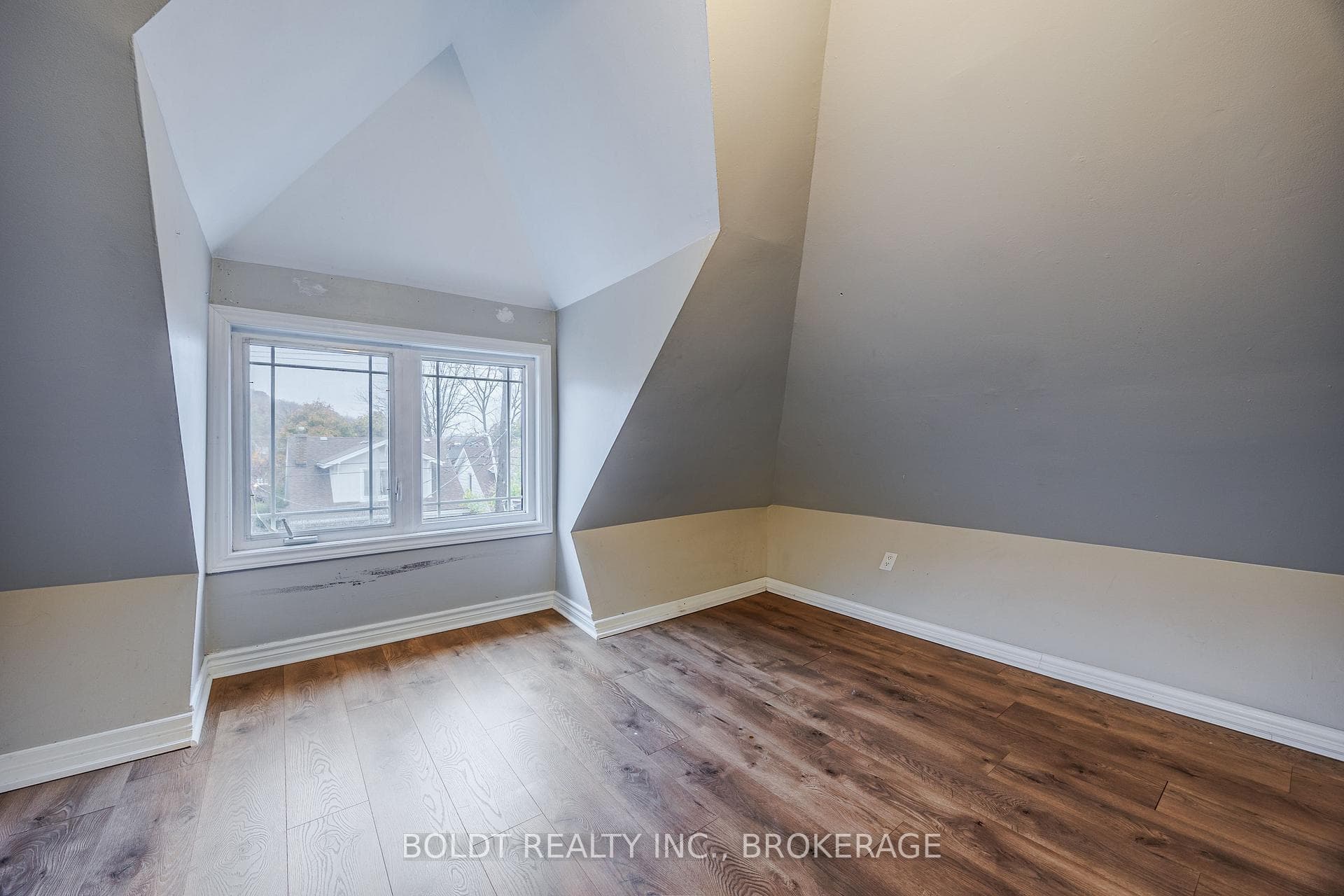 209 Rosslyn Avenue Unit upper photo 14