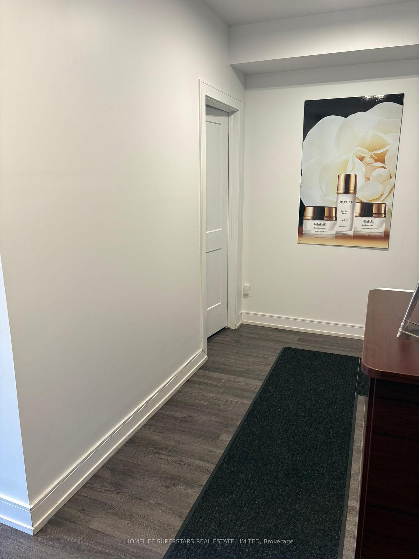 563 Lakeshore Road photo 17