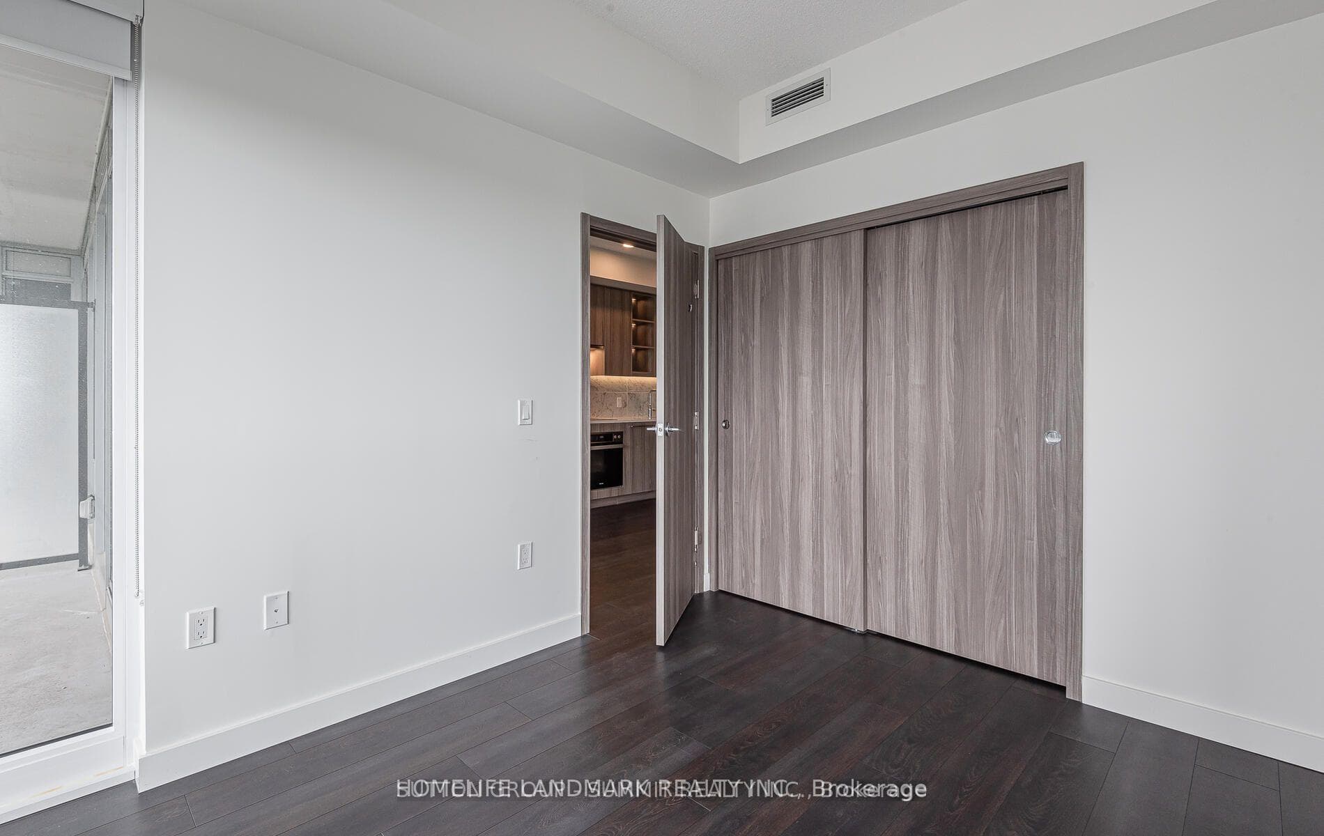 27 Mcmahon Drive Unit 907 photo 8