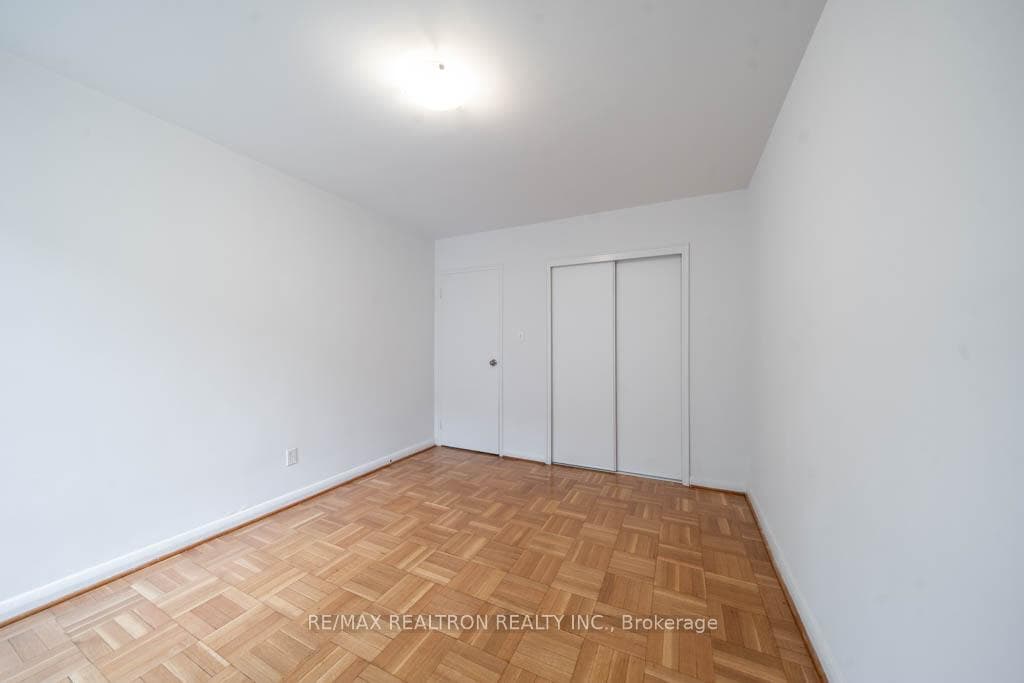 77 Erskine Avenue Unit 207 photo 6