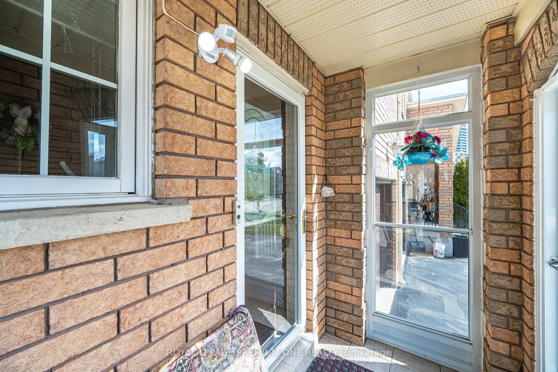 42 Denton Circle photo 3