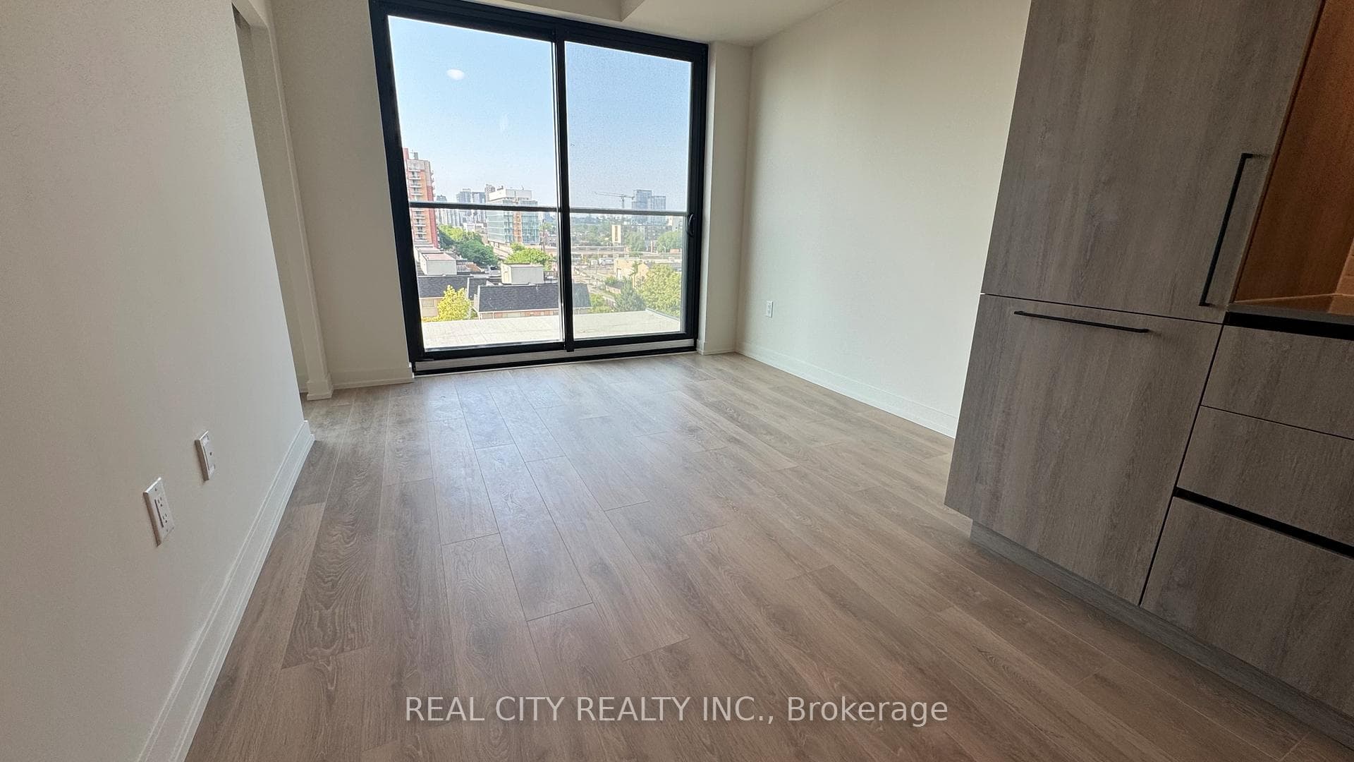 181 Sterling Road Unit 711 photo 3