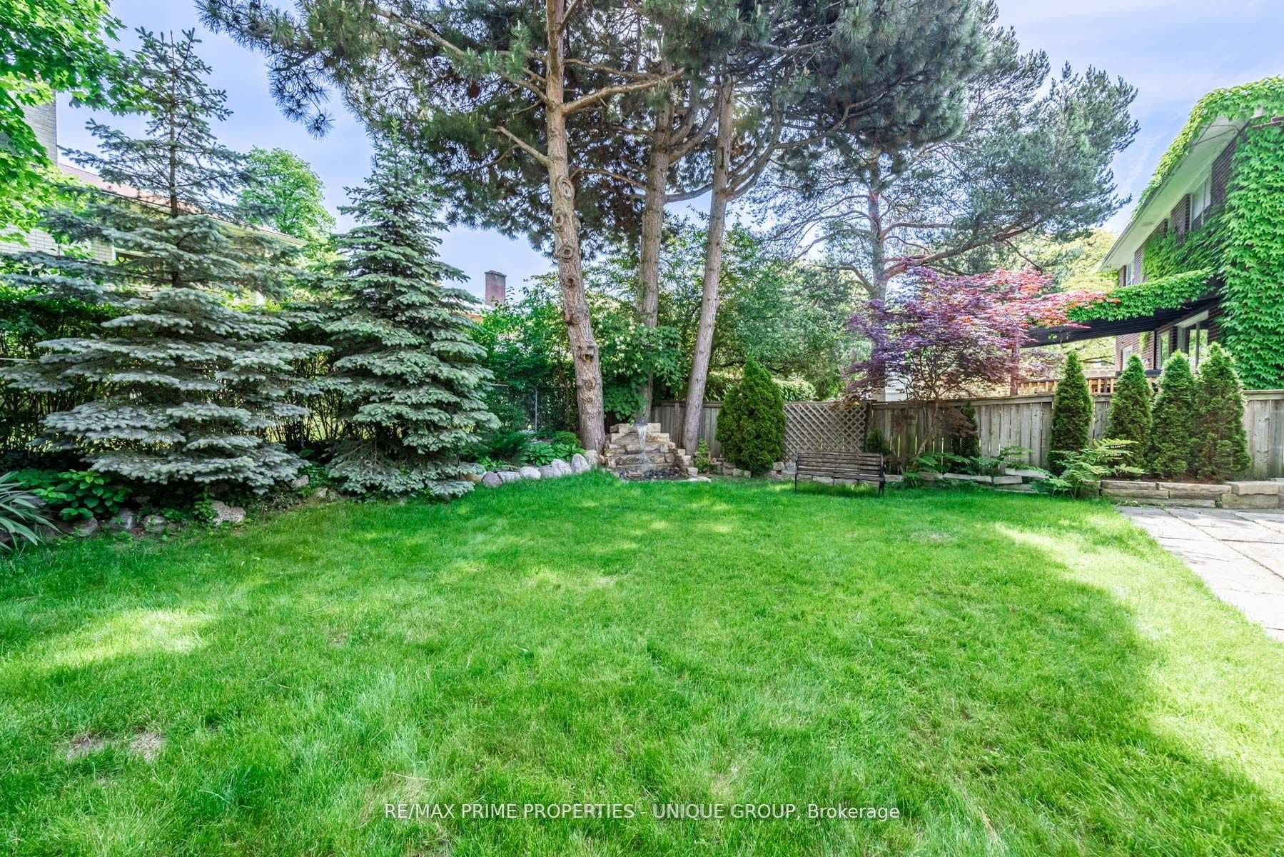 60 Foursome Crescent photo 28