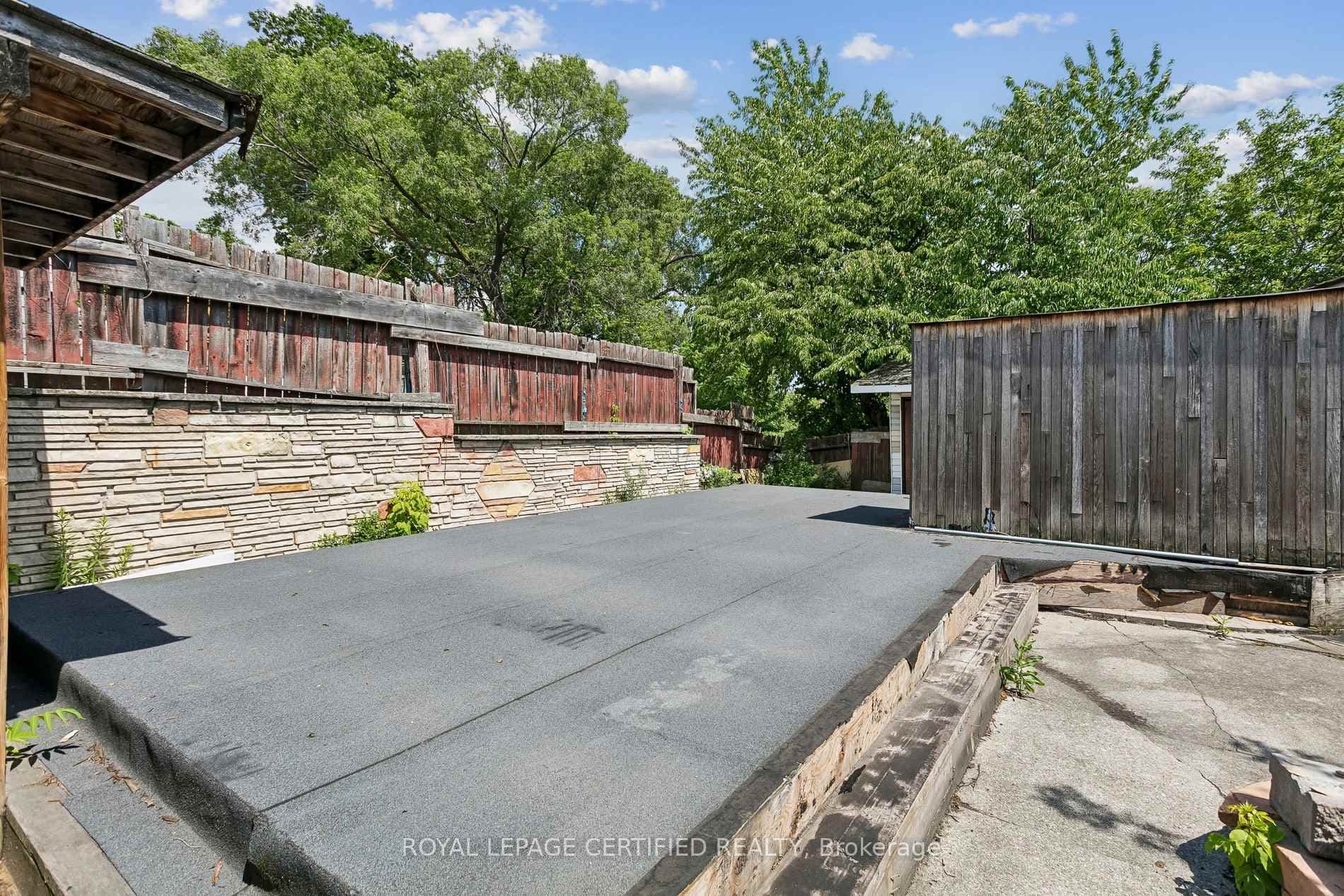 33 Donald Avenue photo 34