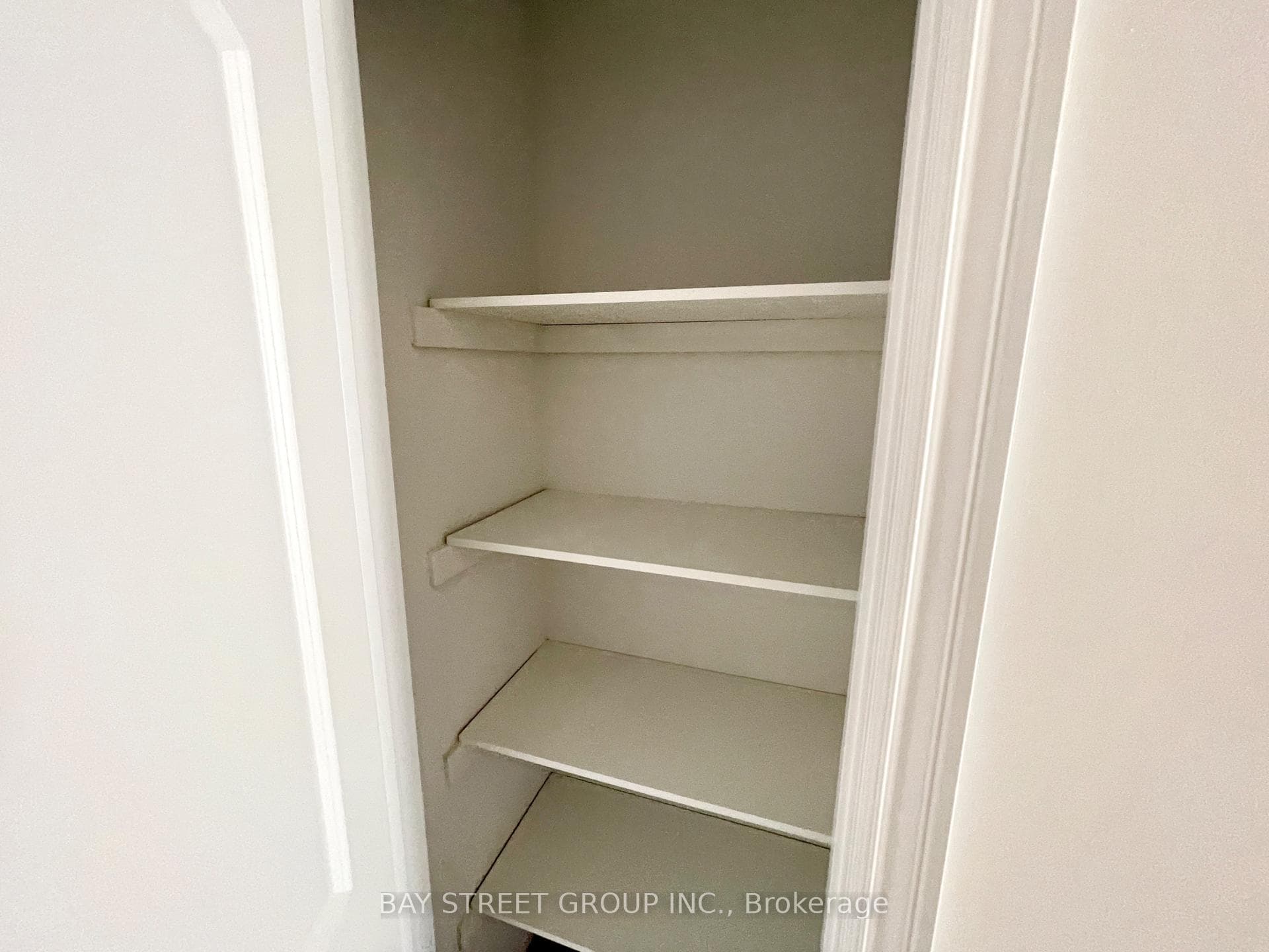 11814 Tenth Line photo 18