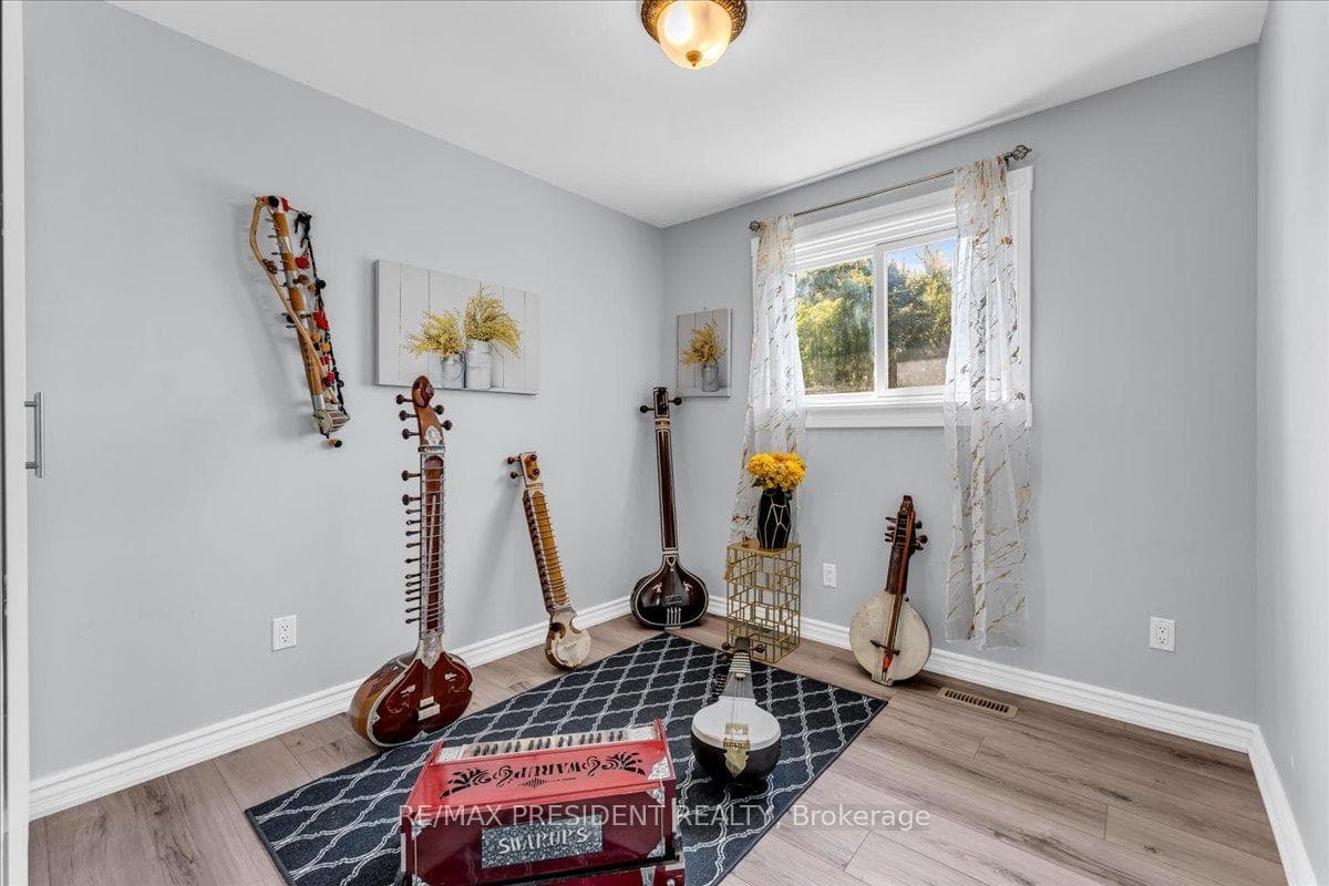 68 Majestic Crescent photo 18