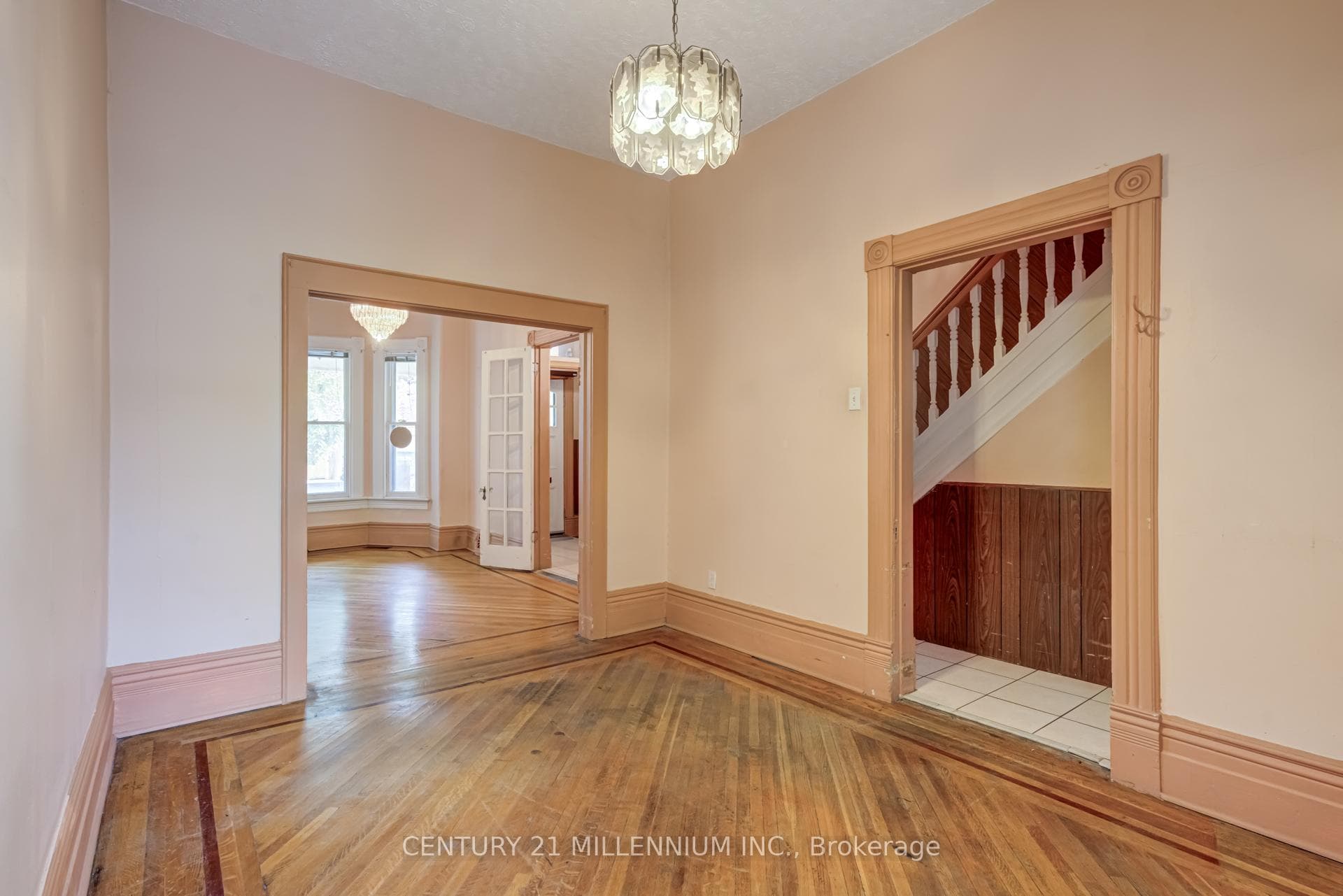 144 Robert Street photo 13