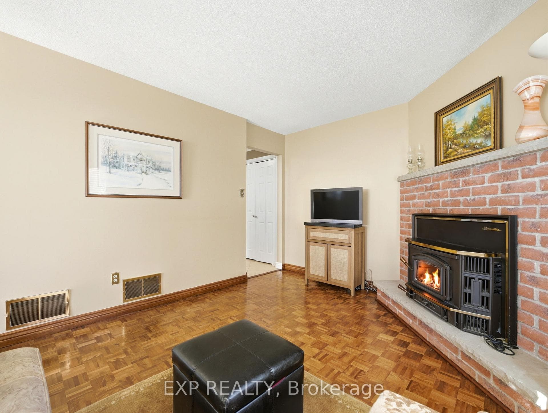 7327 Corrine Crescent photo 19