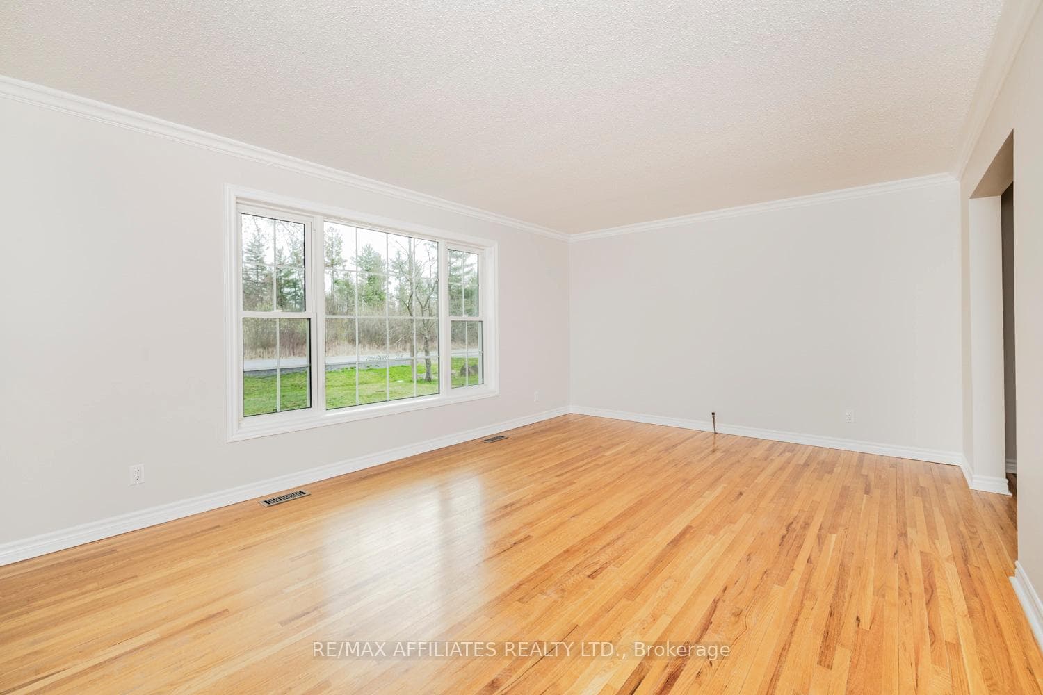 5582 Van Vliet Road photo 7