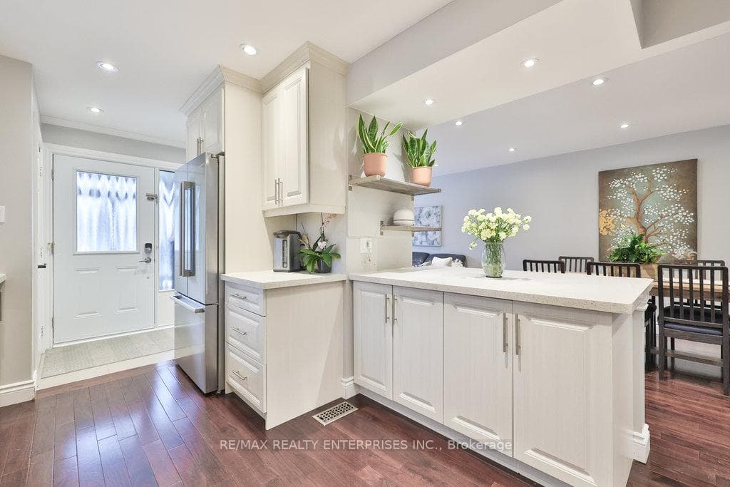 B/In Pantry, Island Storage, Breakfast Peninsula