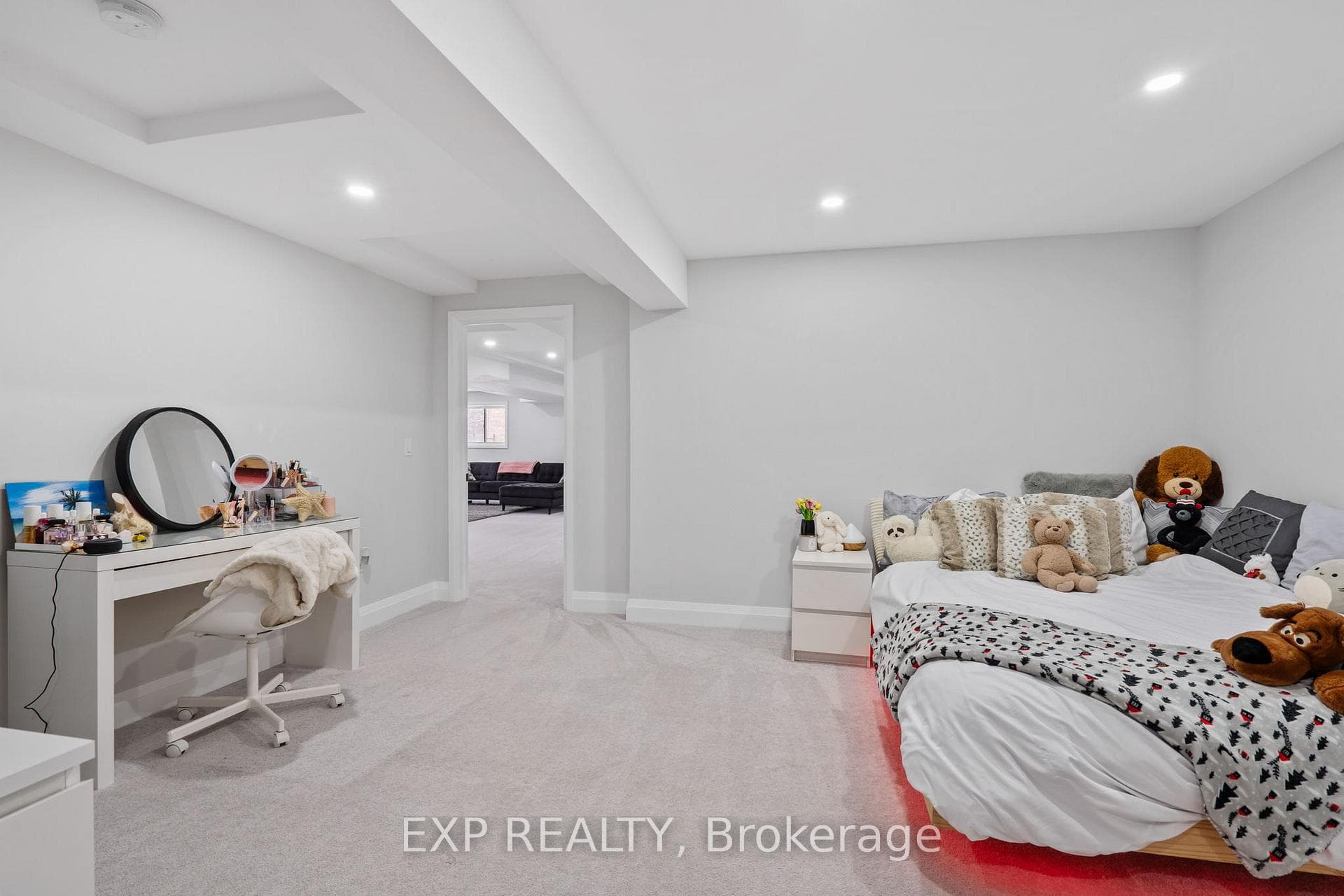 15 Amber Drive photo 29