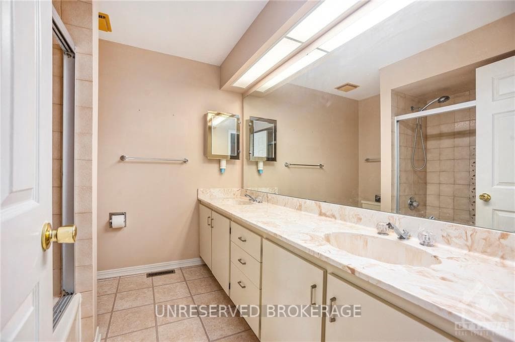 34 MCLAUGHLIN Crescent photo 27