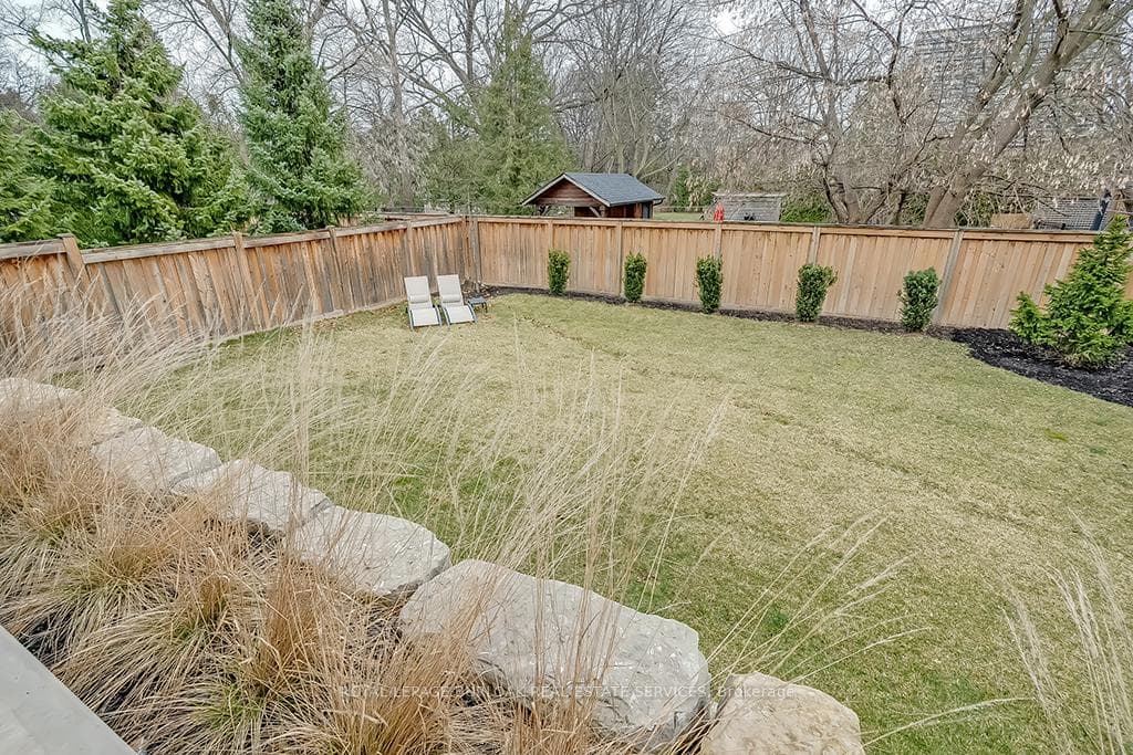 2168 Harris Crescent photo 39