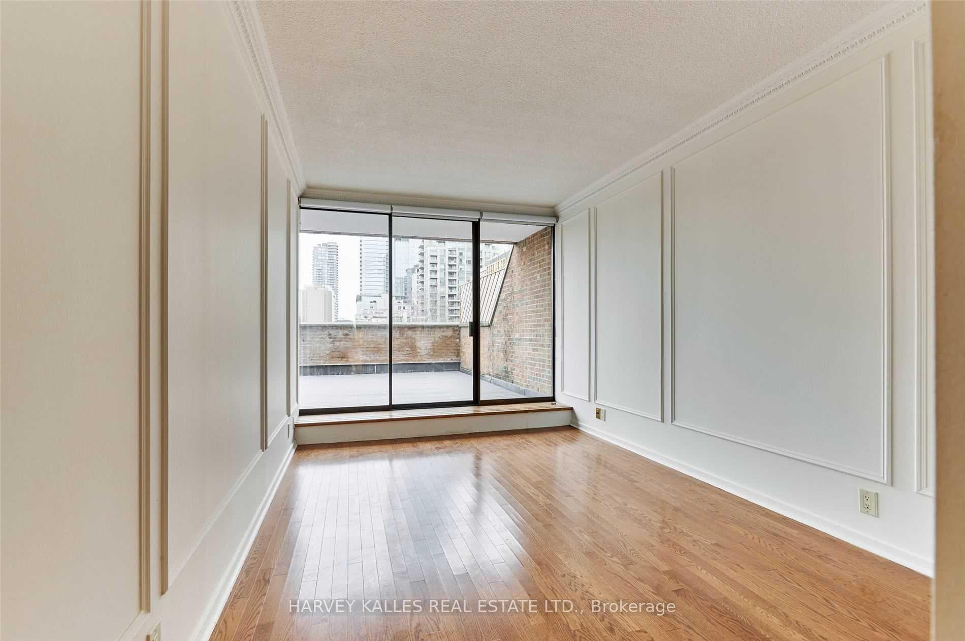 18A Hazelton Avenue Unit 306 photo 19