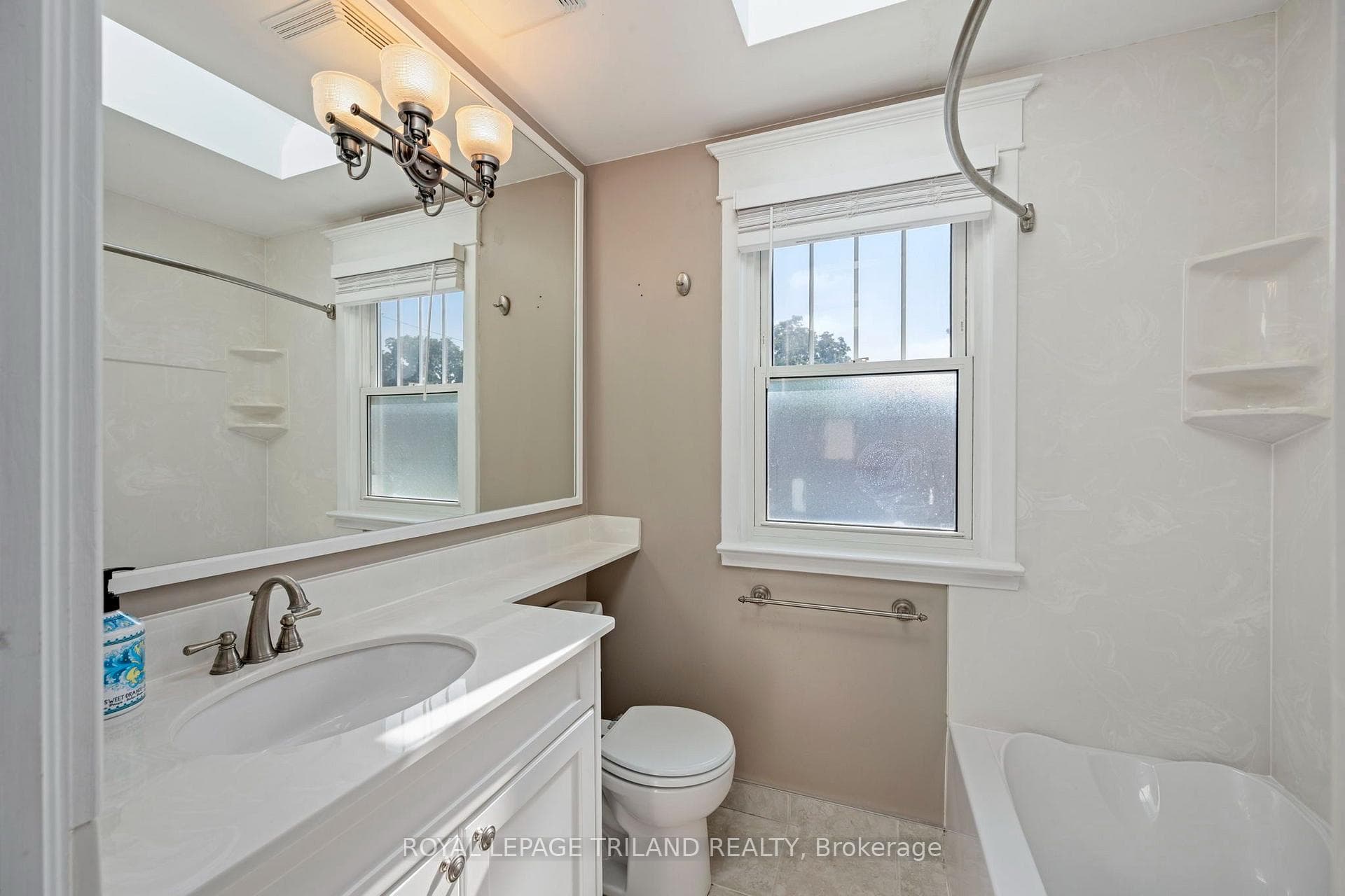 52 Emery Street photo 23