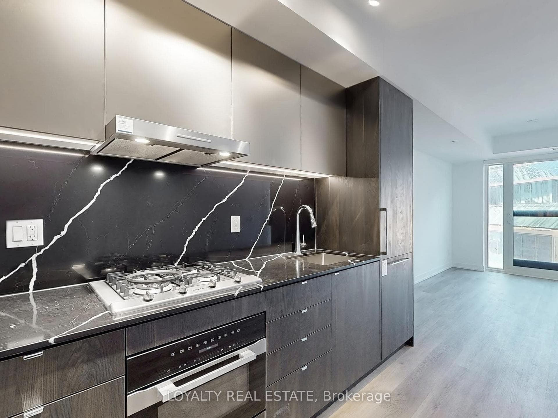 771 Yonge Street Unit 706 photo 15