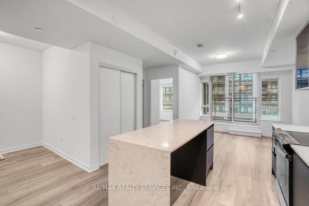 395 Dundas Street Unit 421 photo 11
