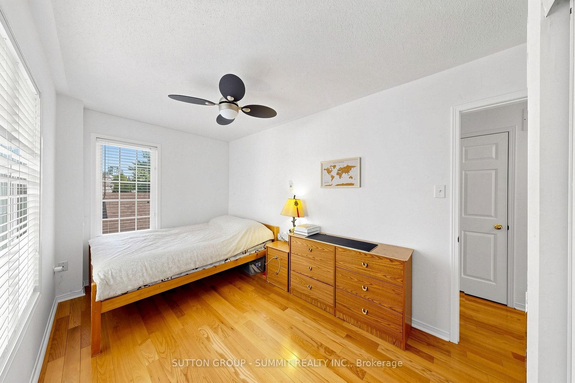 141 Gatwick Drive photo 28