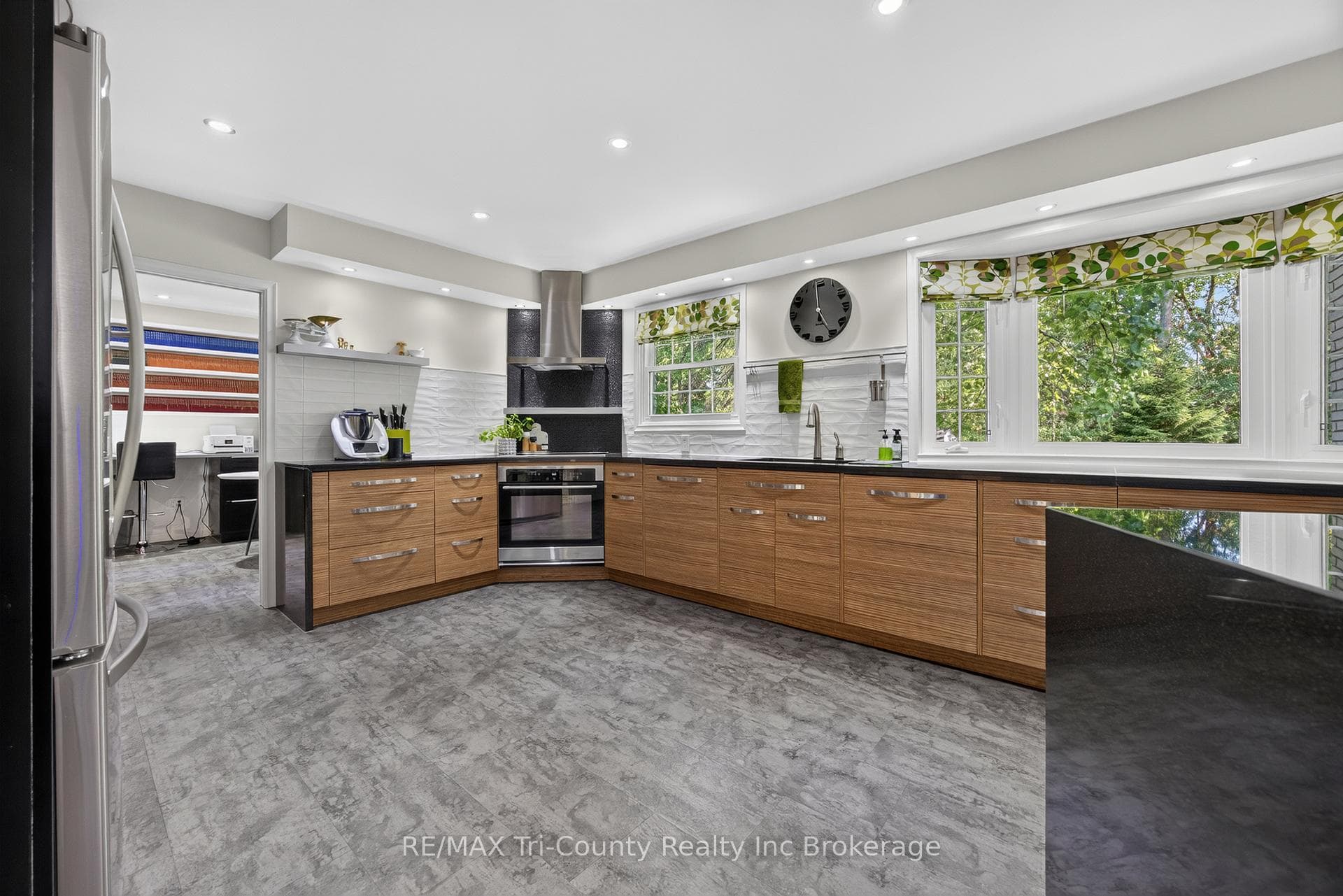 25 Demeyere Avenue photo 11