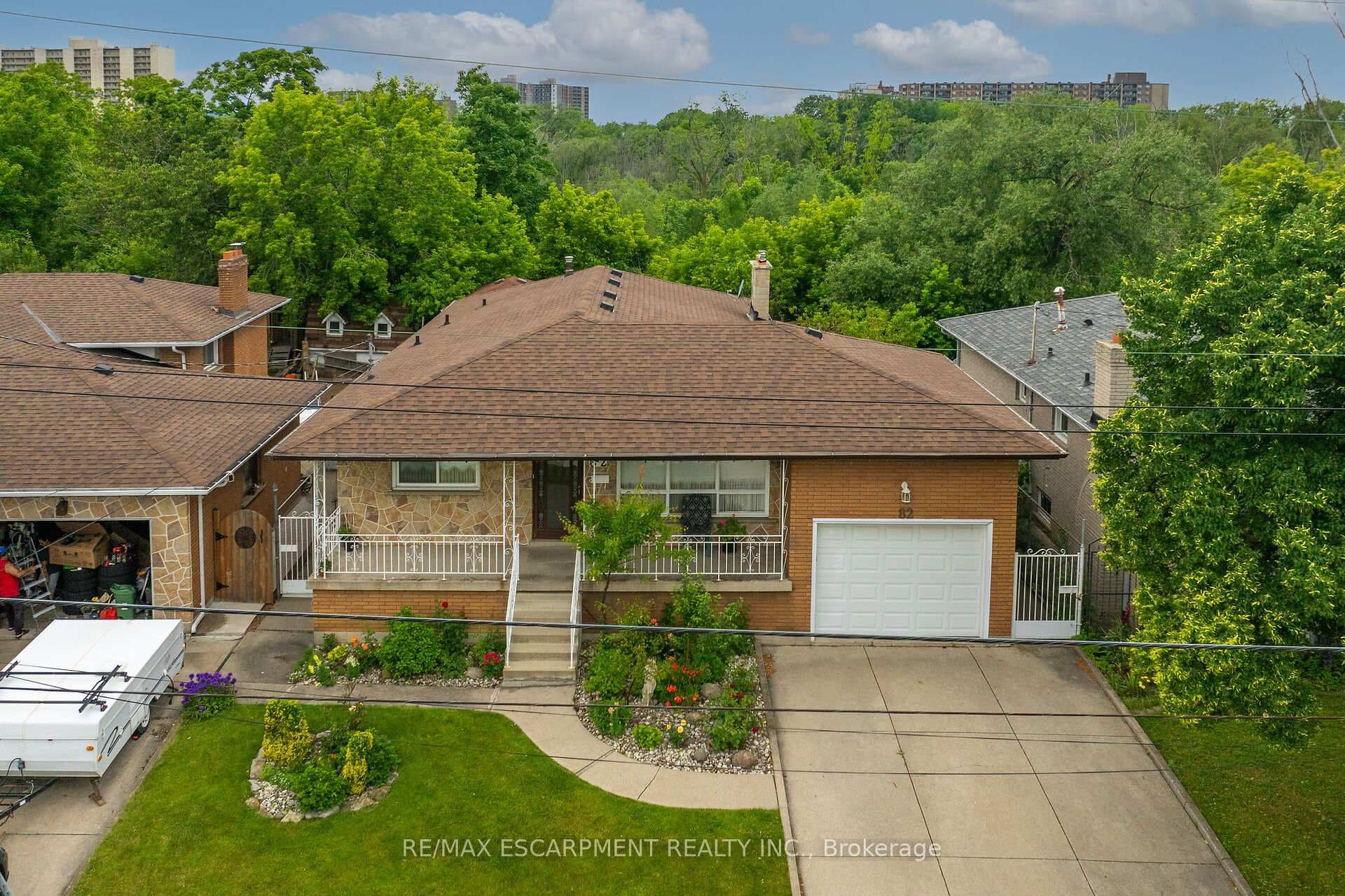 82 Bow Valley Drive photo 1