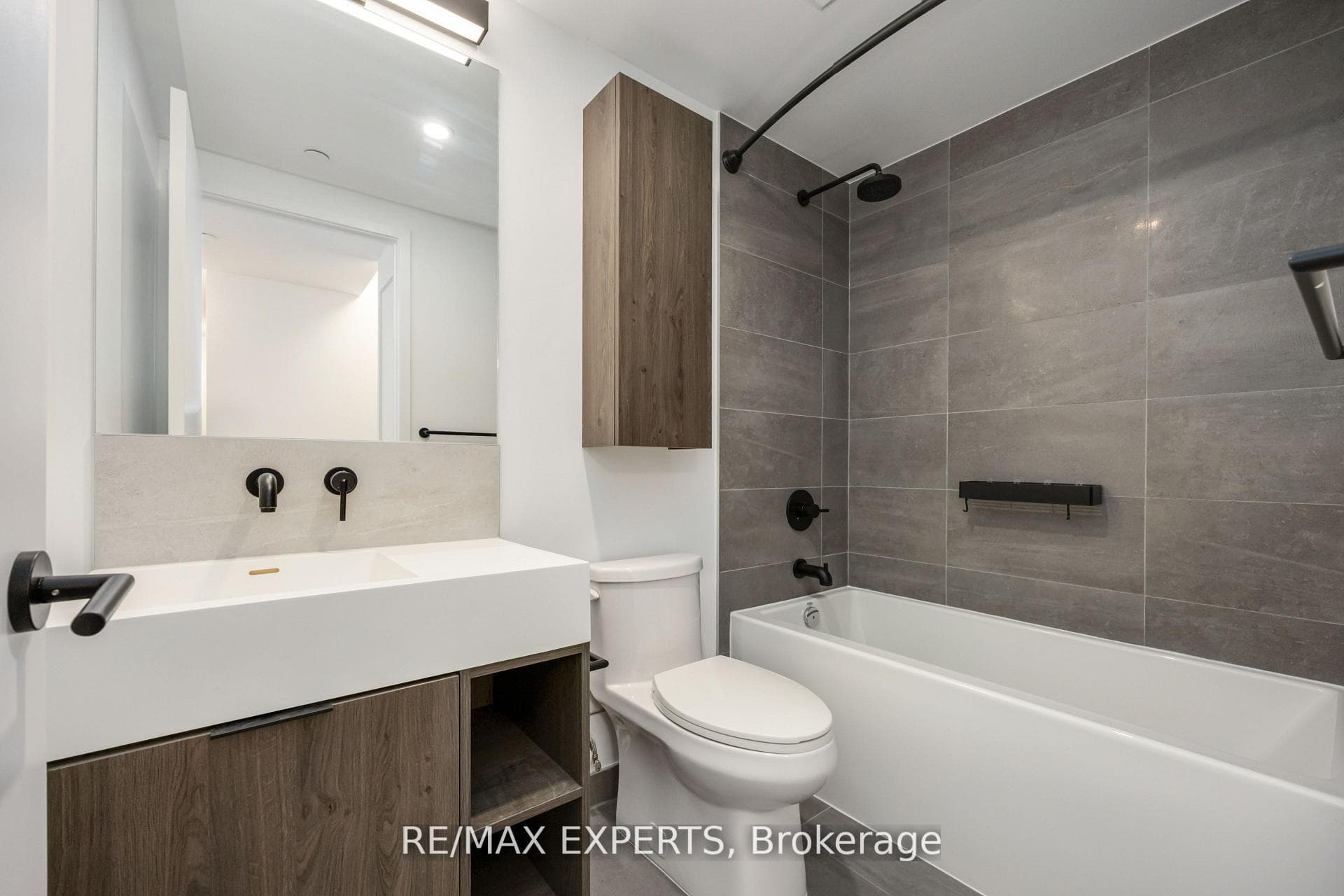 108 Peter Street Unit 803 photo 11