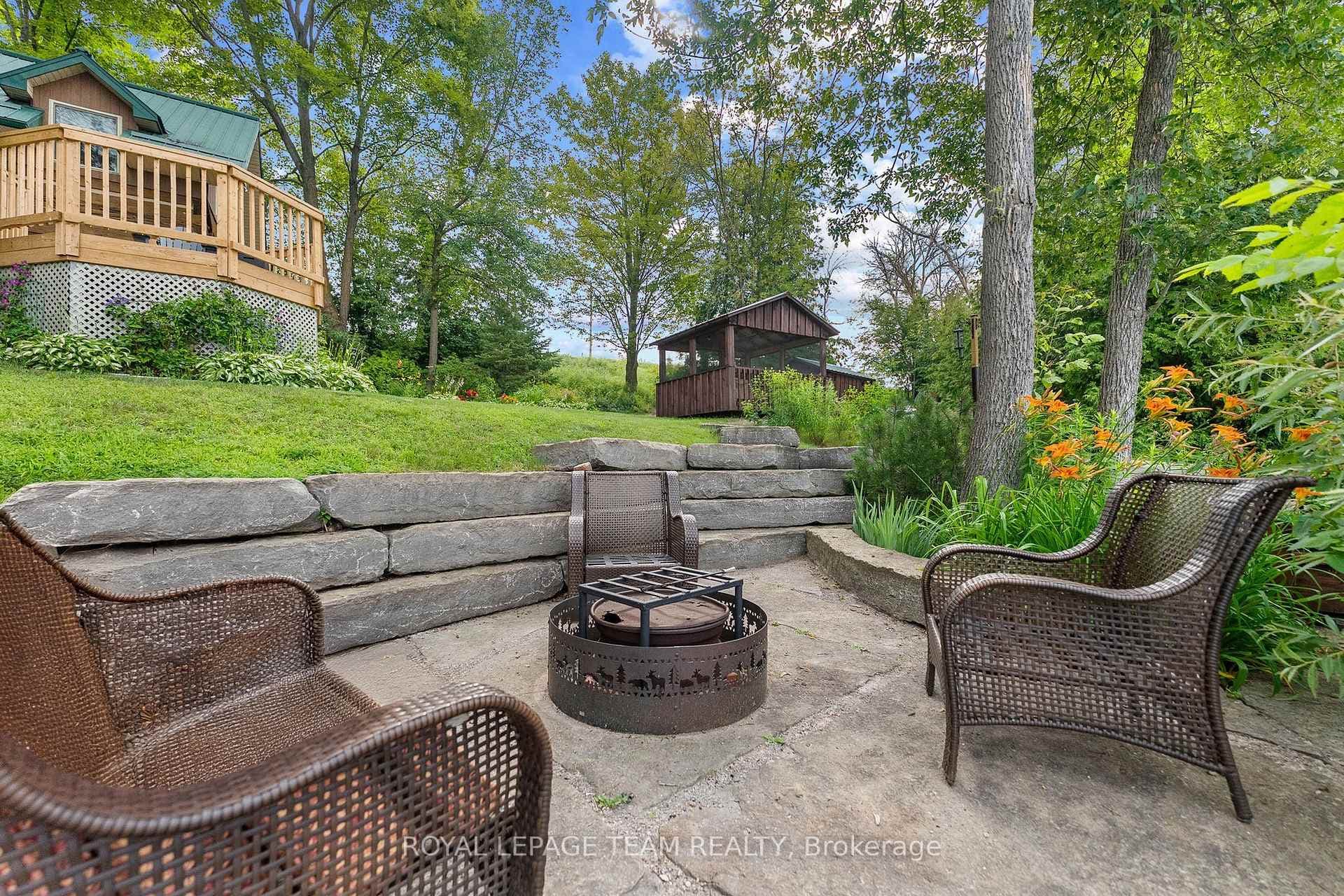 58 Hendry Lane photo 32