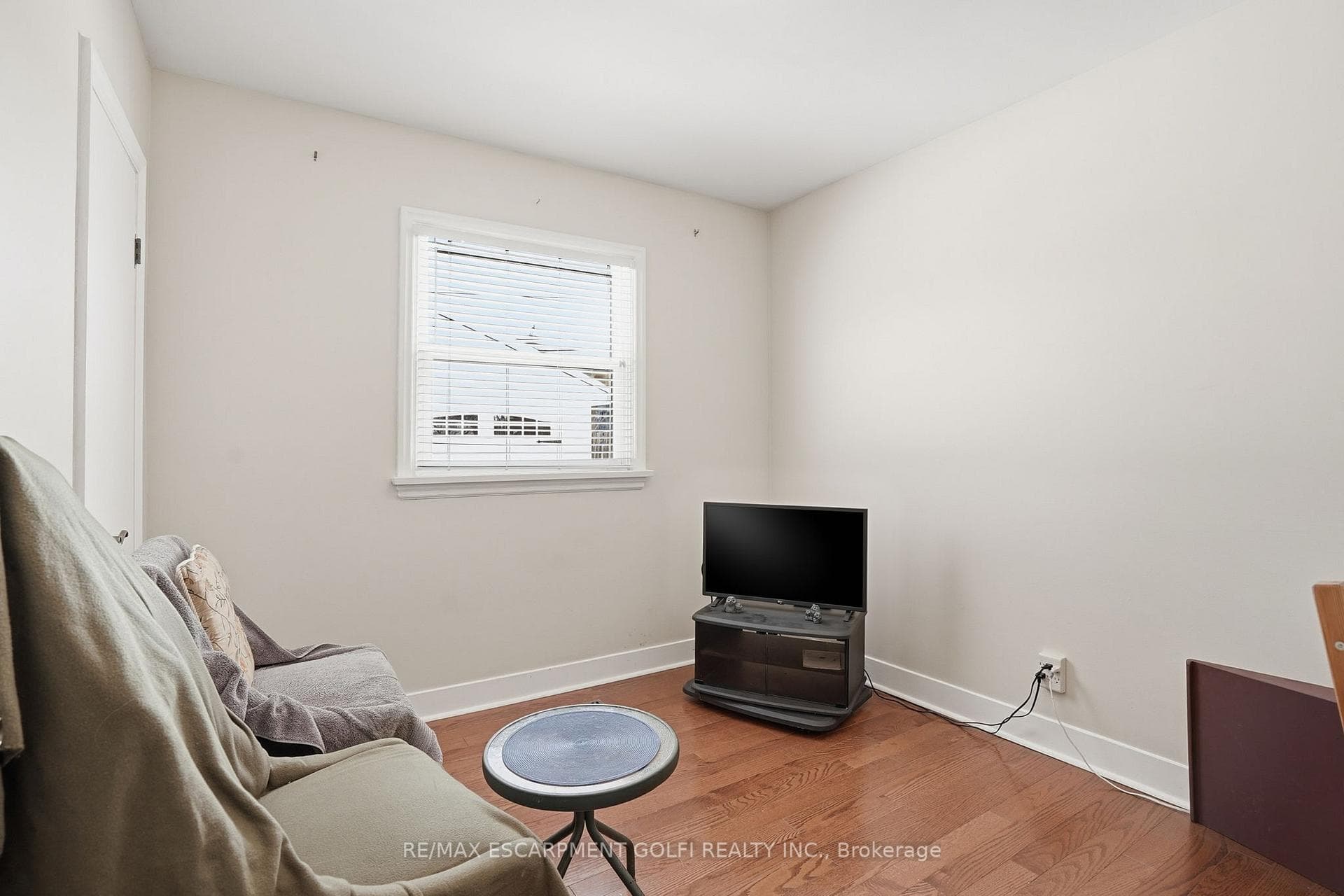 77 Jacobson Avenue photo 10
