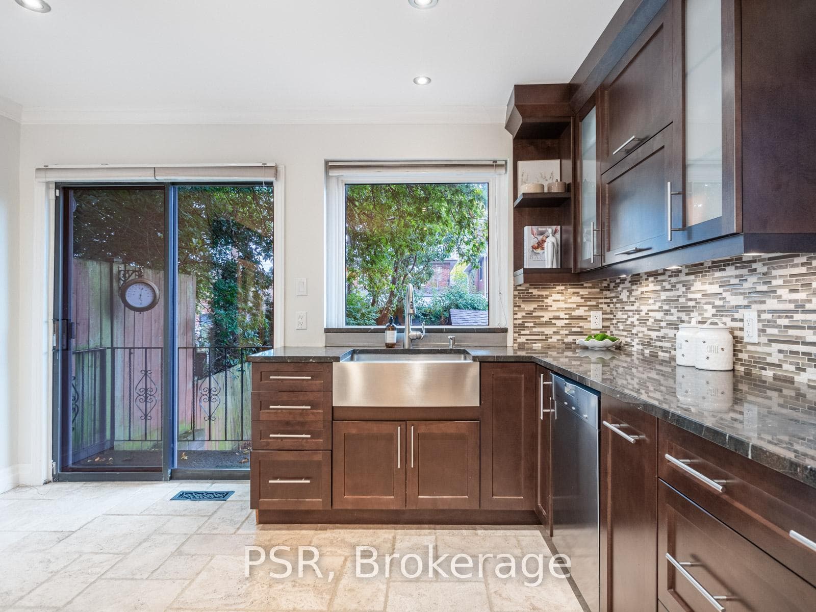 96 Winnett Avenue photo 7