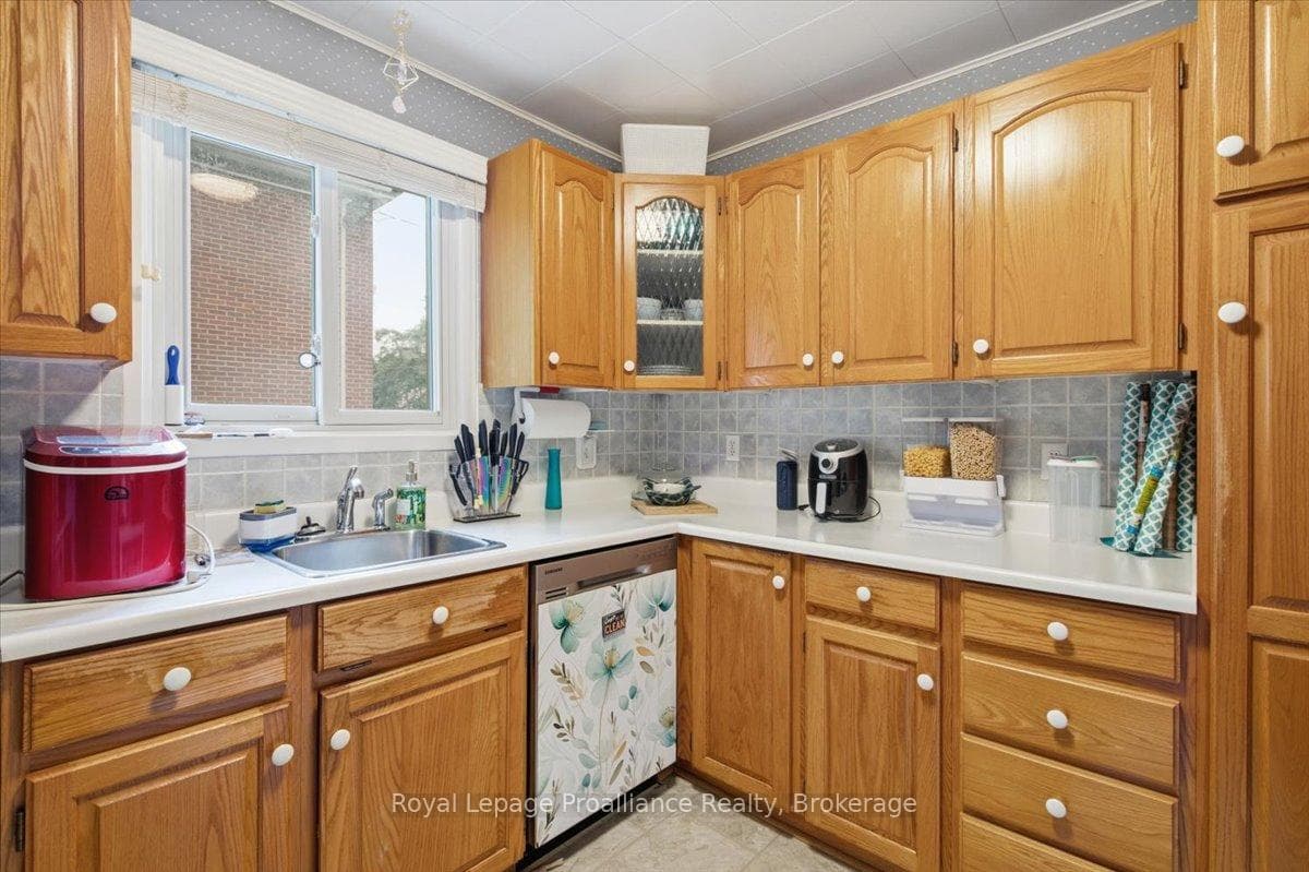 337 Bridge Street photo 16