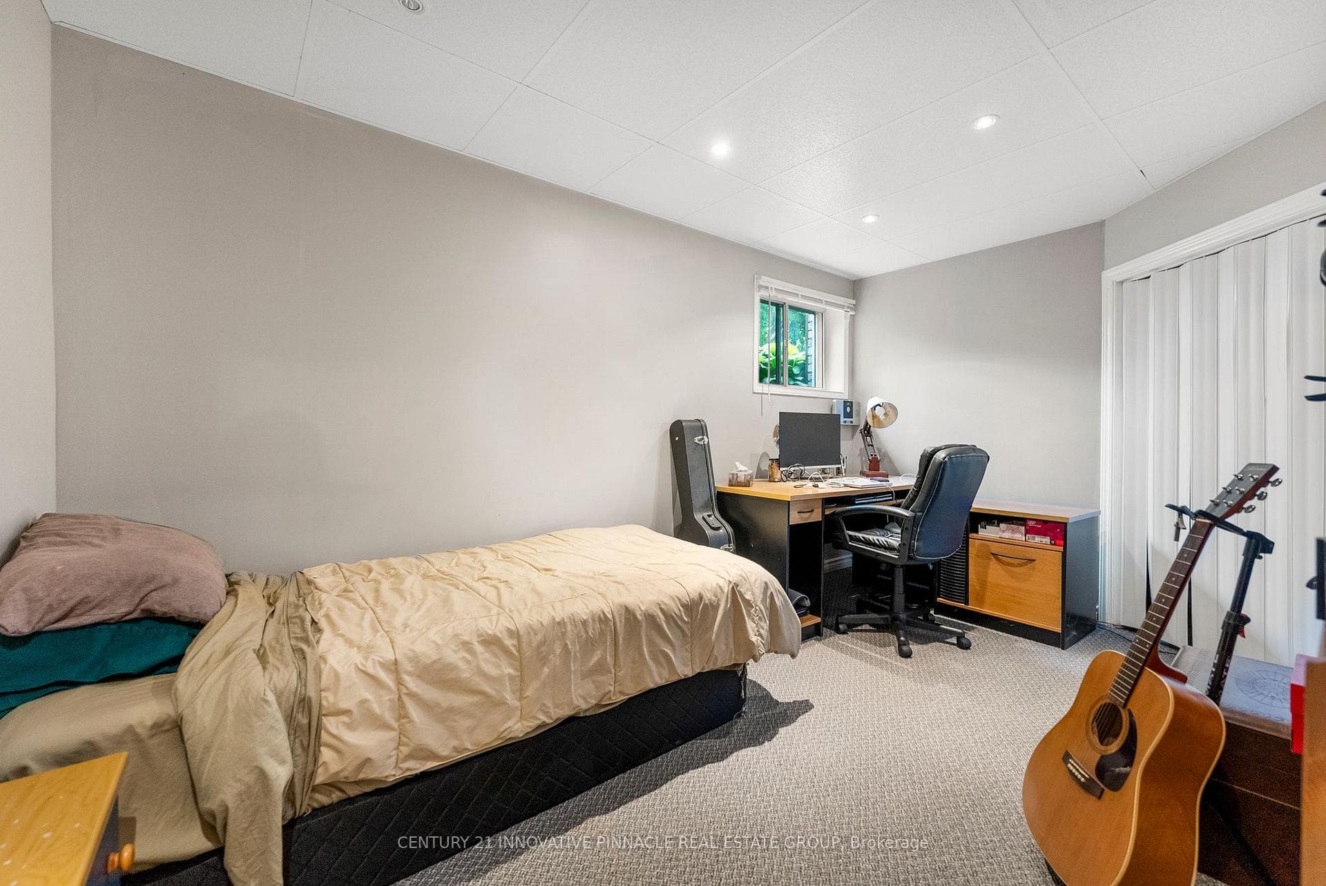 594 Herbert Street photo 17