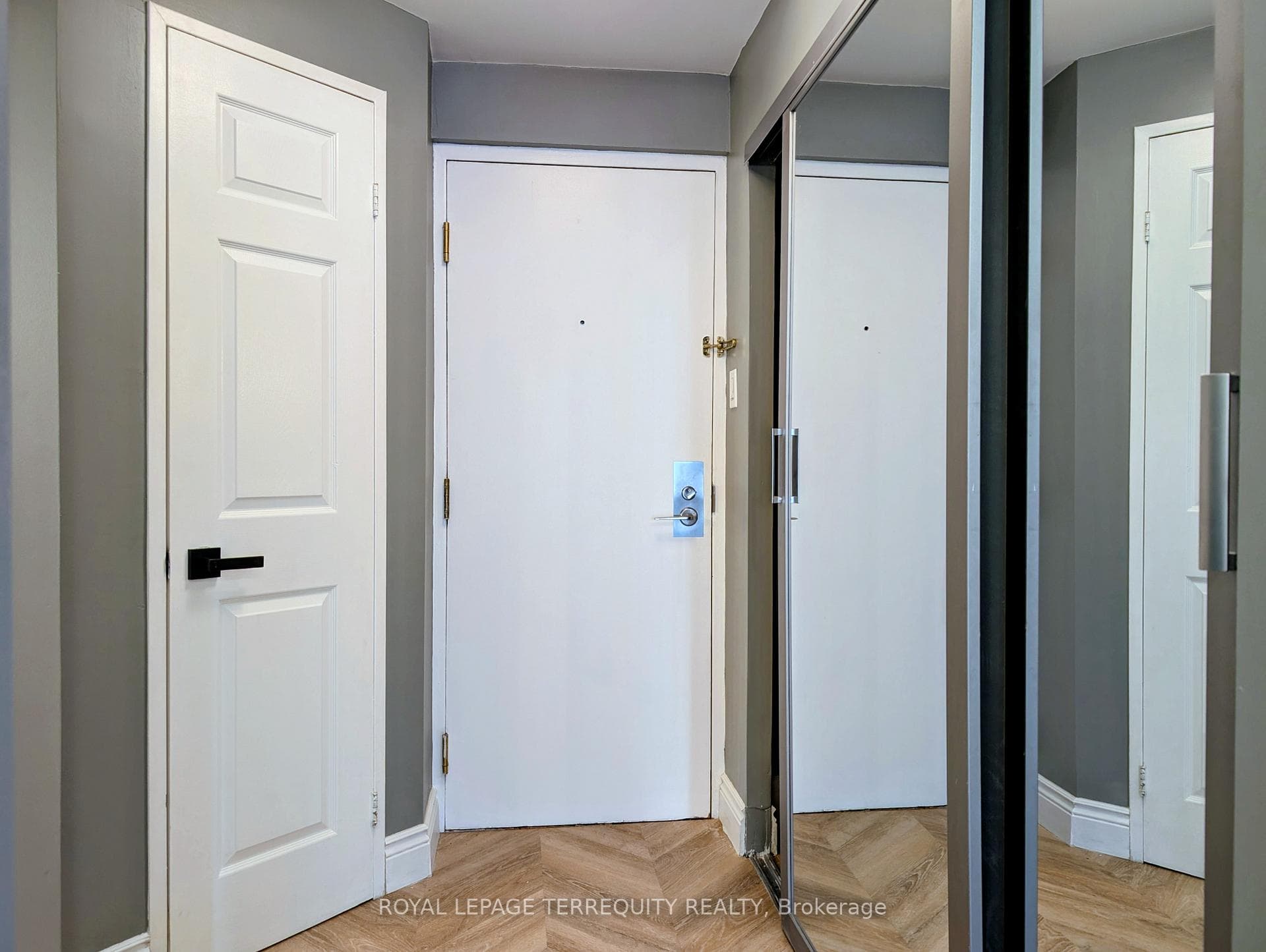 55 Centre Avenue Unit 1404 photo 2