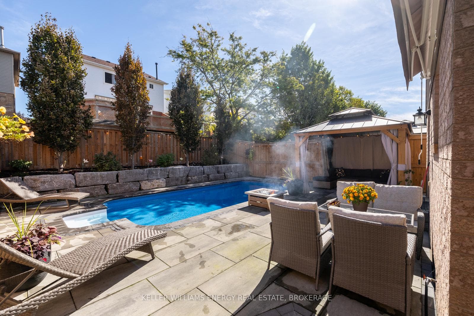 17 Fry Crescent photo 26