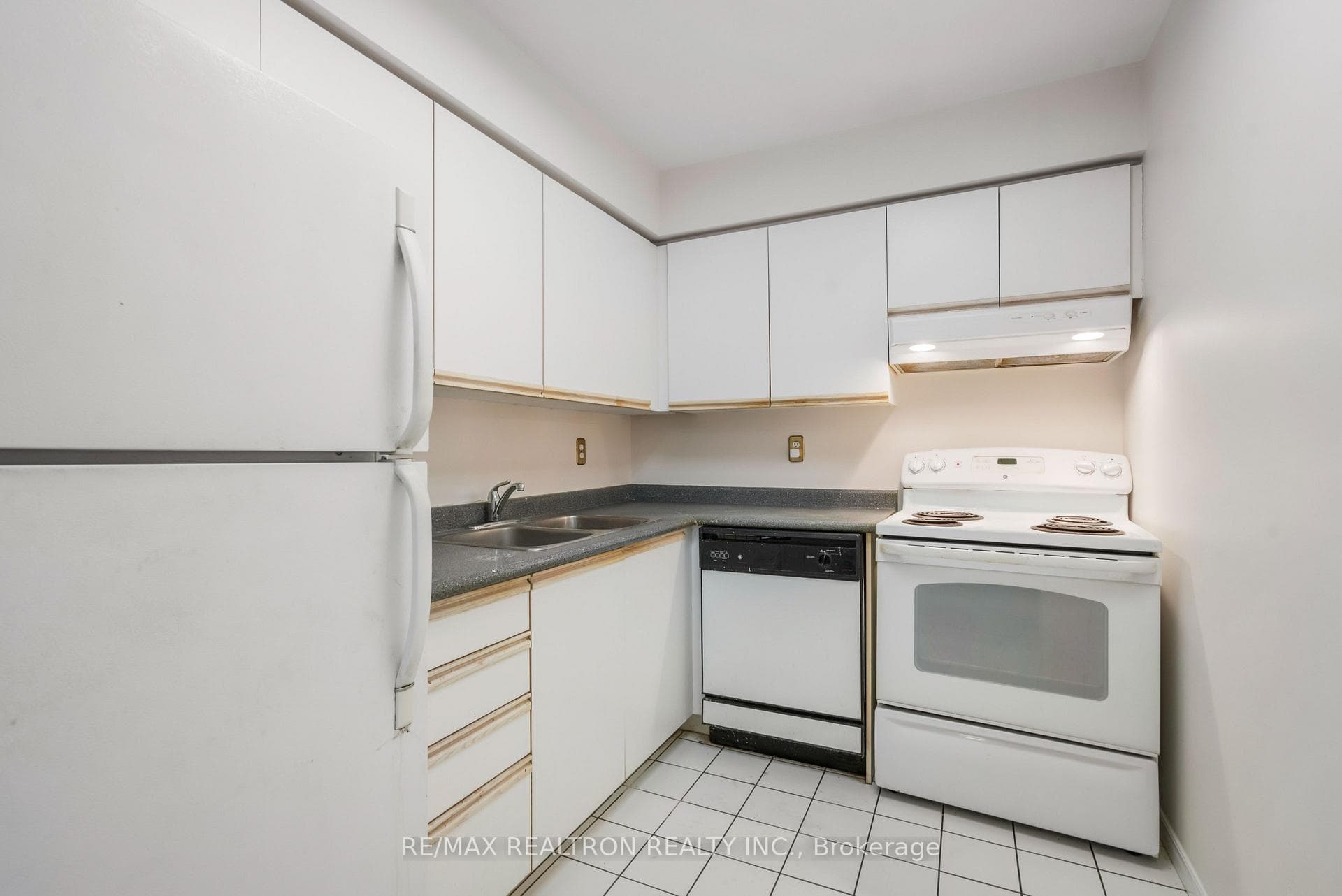 91 Townsgate Drive Unit 109 photo 5