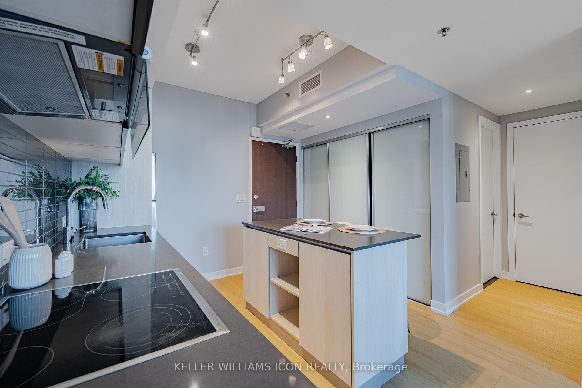 199 Slater Street Unit 2015 photo 8