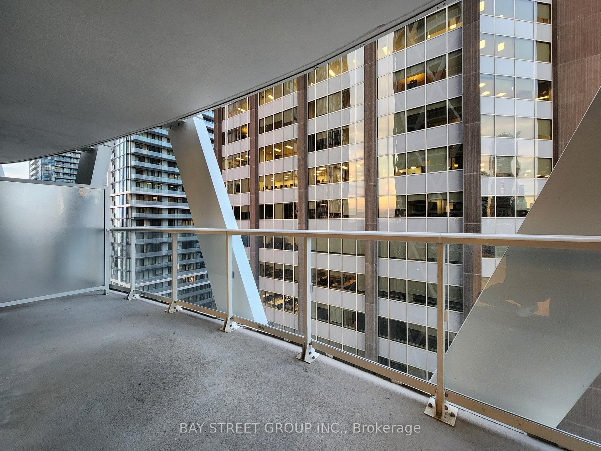 230 Simcoe Street Unit 2013 photo 13