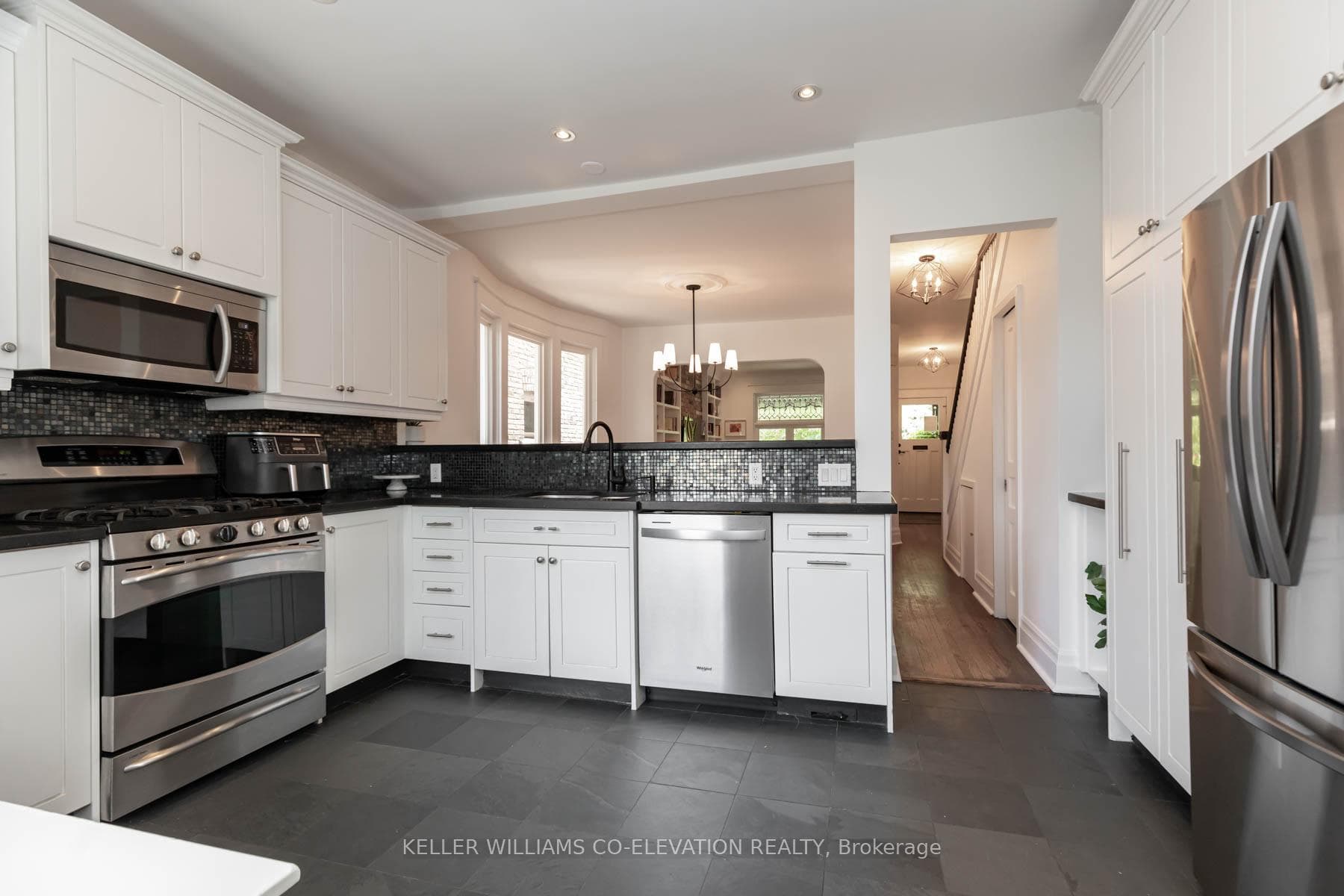 24 Kenneth Avenue photo 11