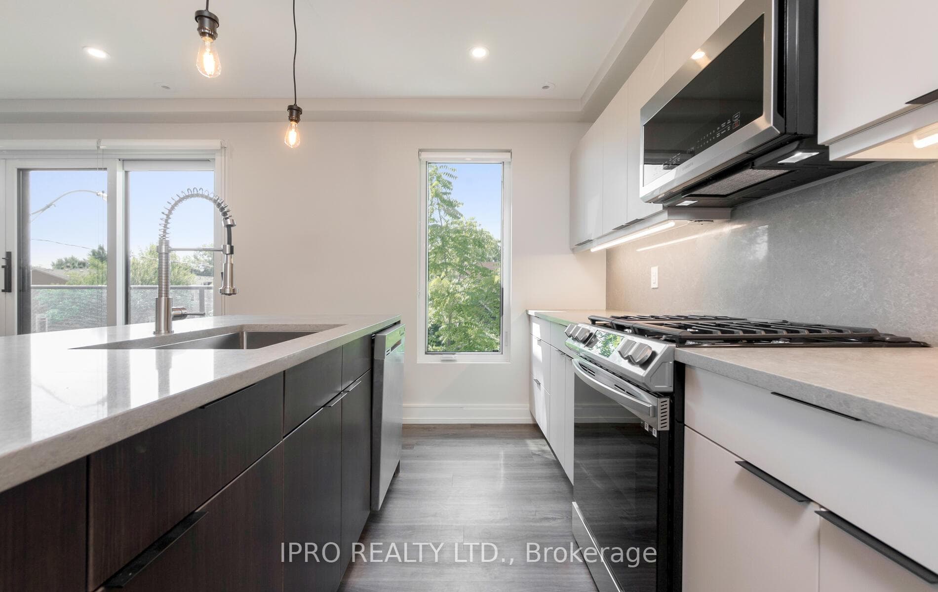 109 Rhodes Avenue Unit 3 photo 8