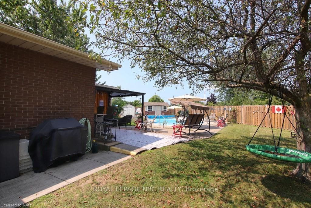 Side View to Backyard
