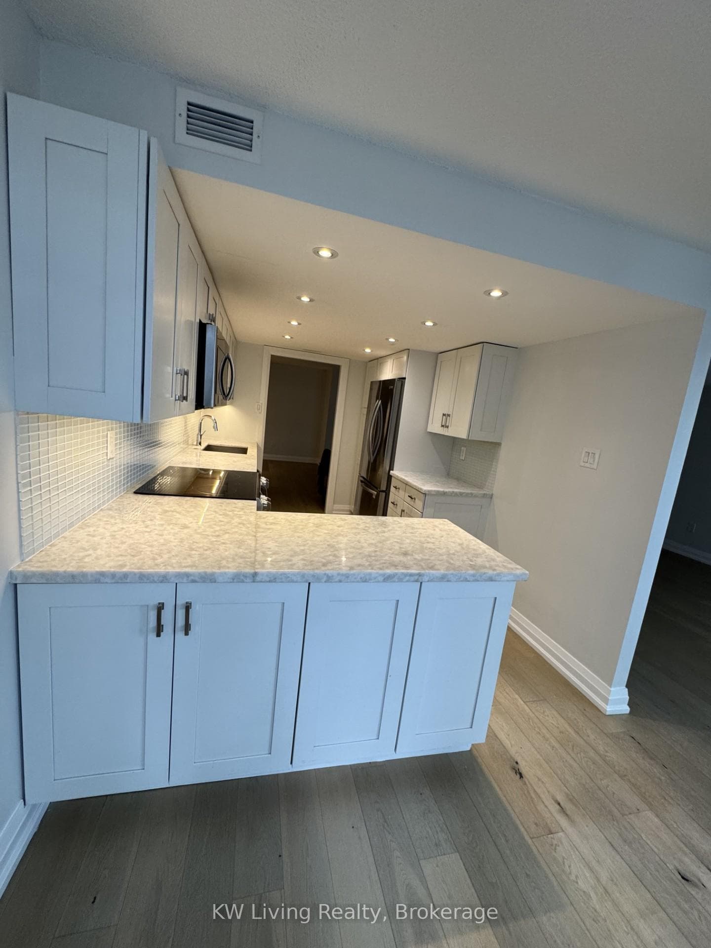 360 Bloor Street Unit 707 photo 19