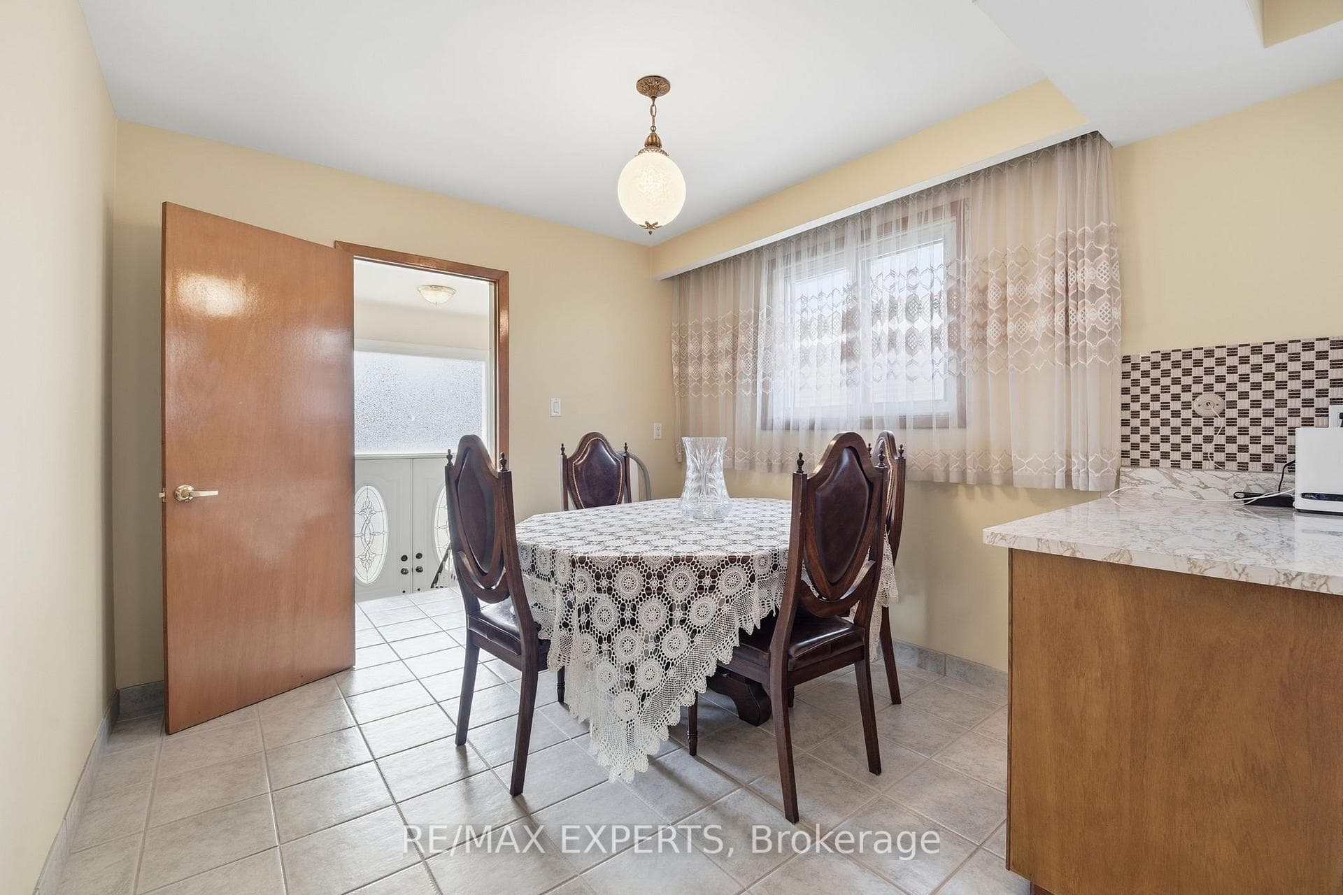 302 Hullmar Drive photo 10
