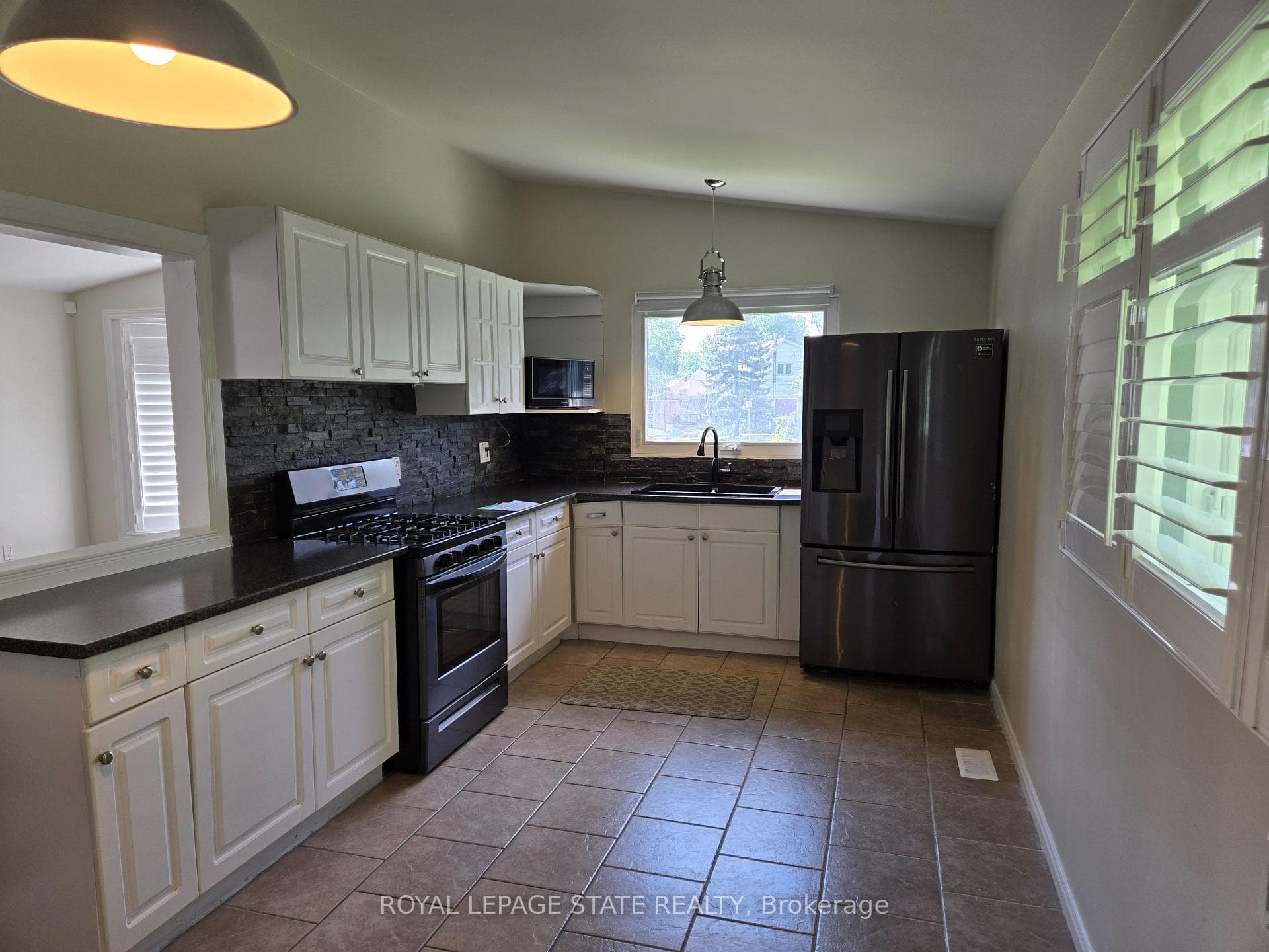 17 Carmen Avenue photo 12