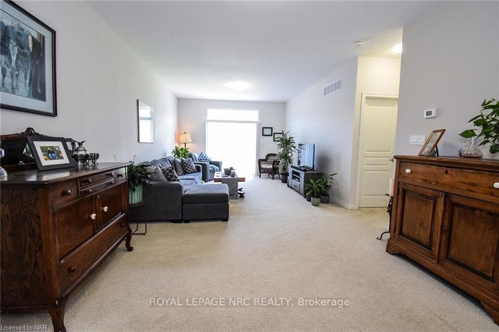 16 ELLIS Avenue photo 11