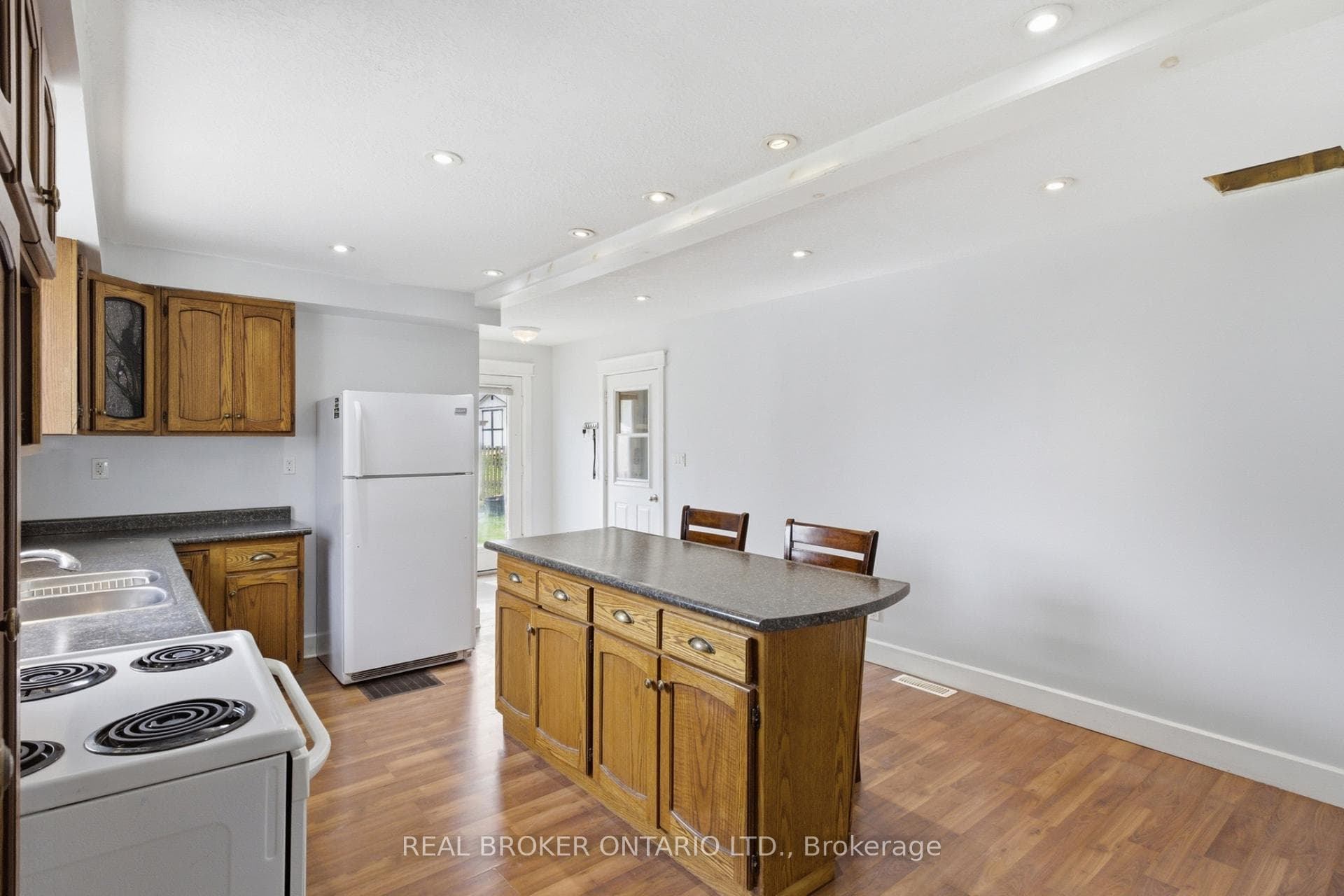 368 Wellington Avenue photo 18
