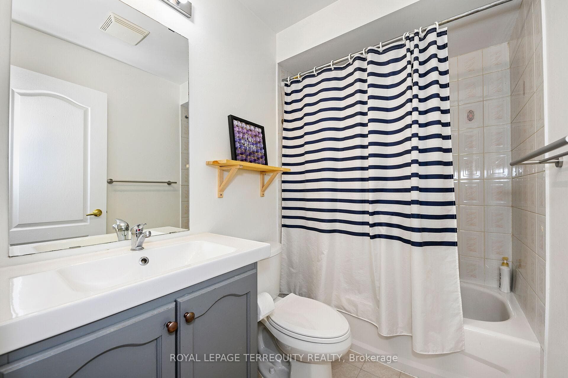 Upper Level Main Bathroom