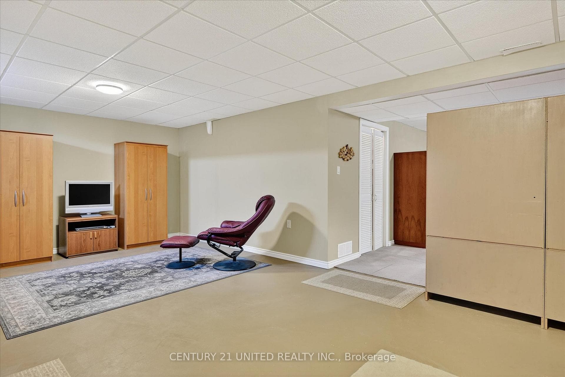 6 Village Crescent photo 22