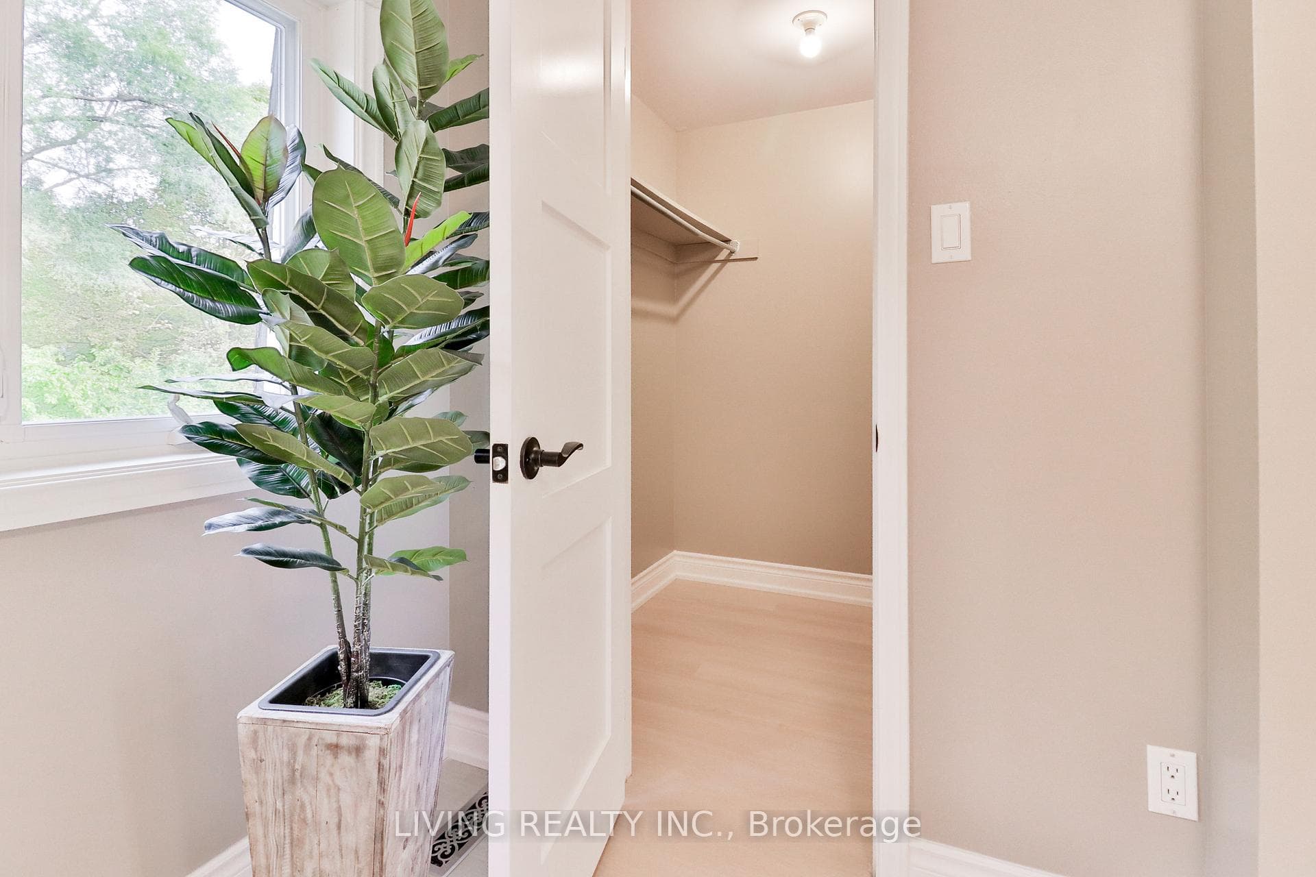 118 Loganberry Crescent photo 28