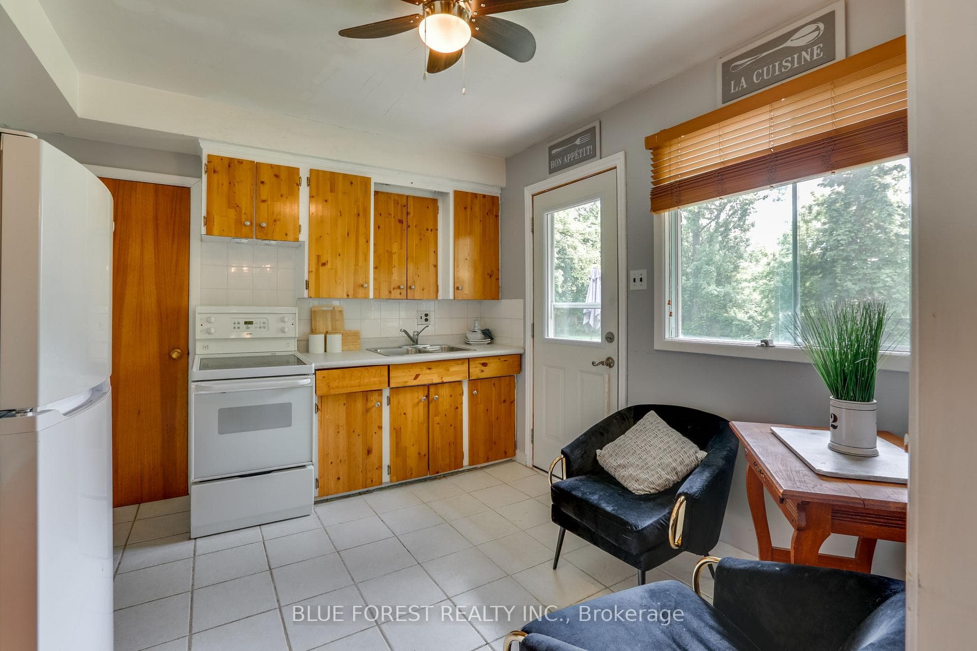 71 Pawnee Crescent photo 9