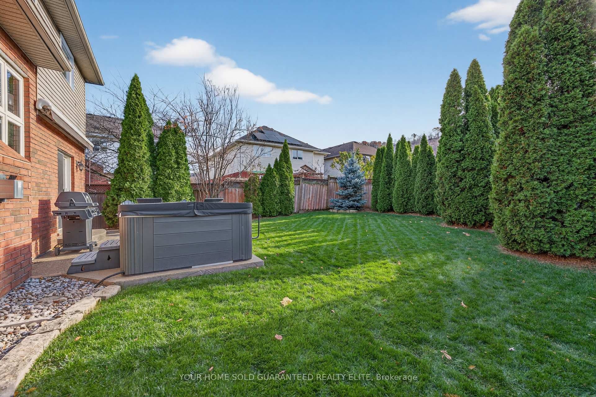 51 Hickory Crescent photo 31