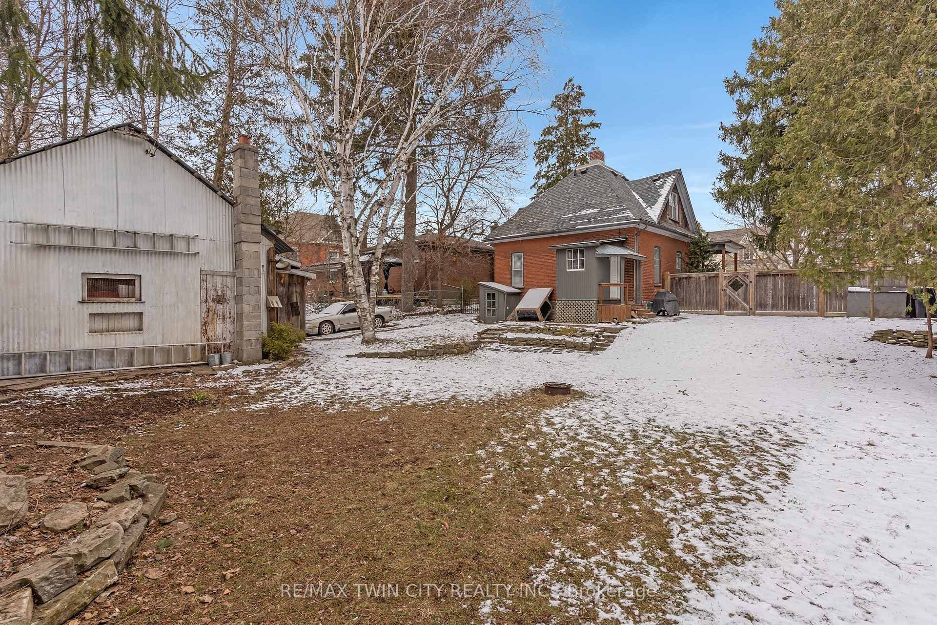 338 LAUREL Street photo 39