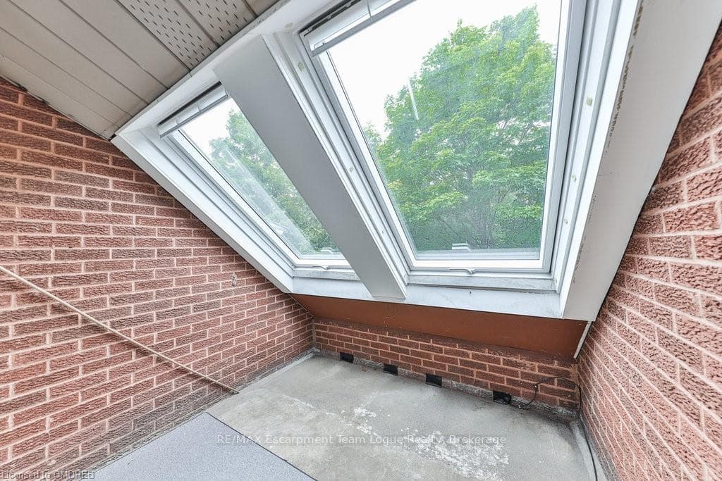 530 FALGARWOOD Drive Unit 24 photo 38